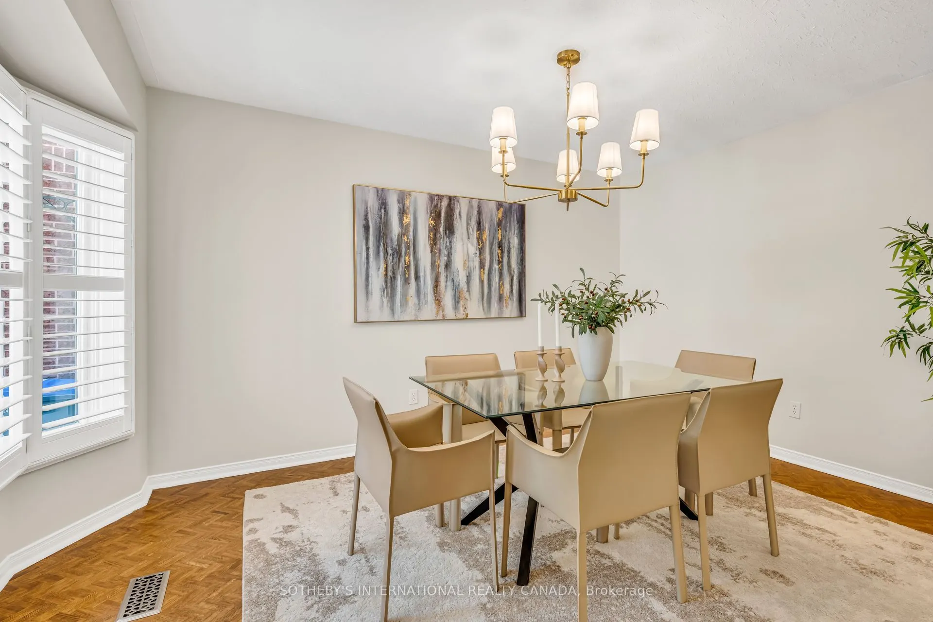 174 Queen Street W