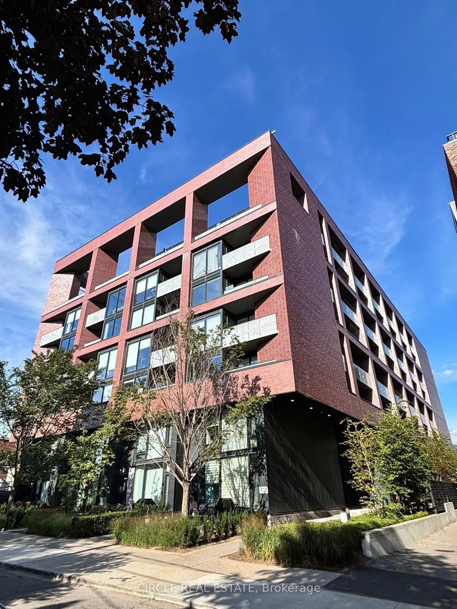 383 Sorauren Avenue #716