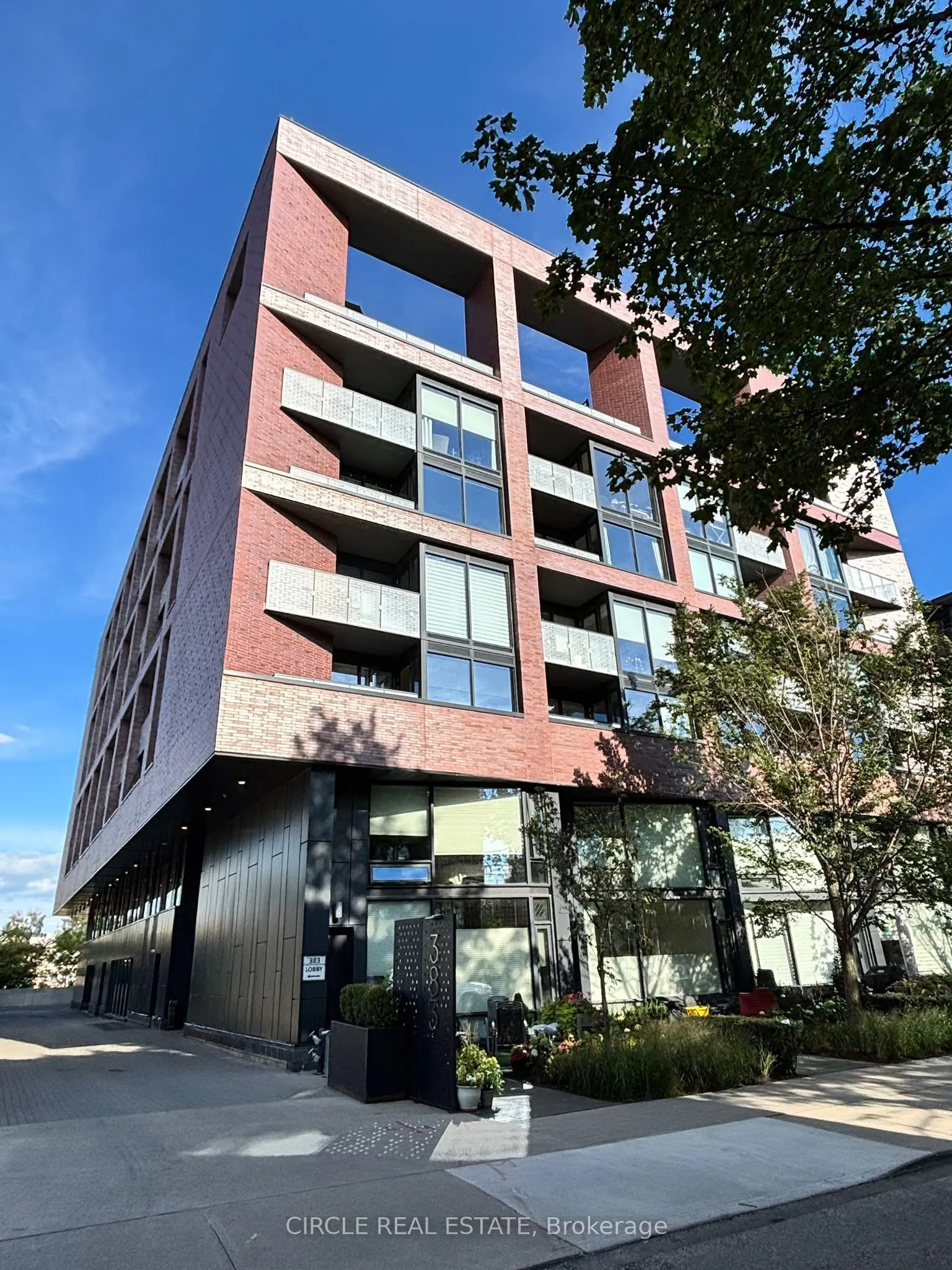 383 Sorauren Avenue #716