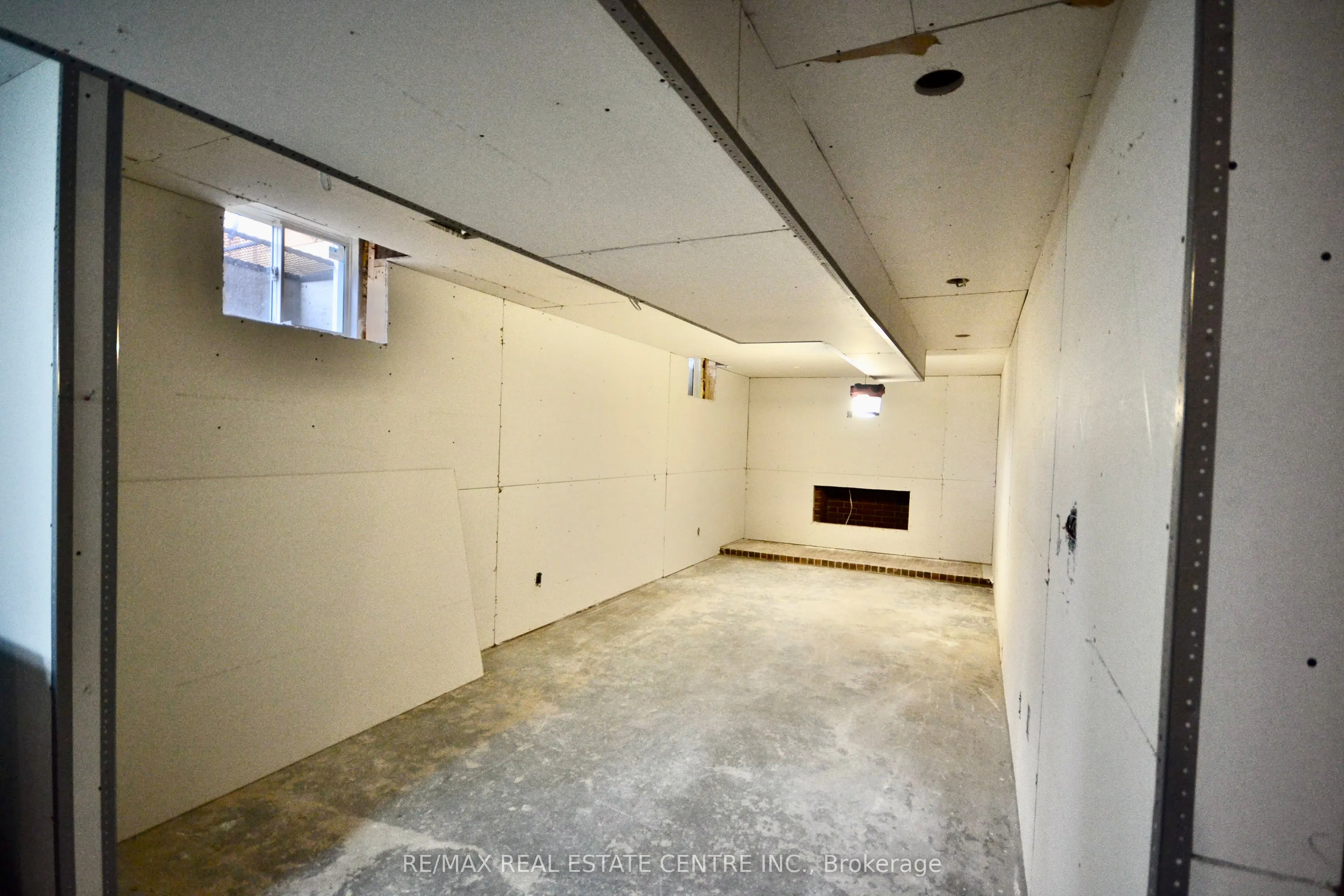 8 Kevinwood Drive