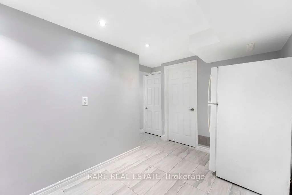 733 Eaglemount Crescent #Lower