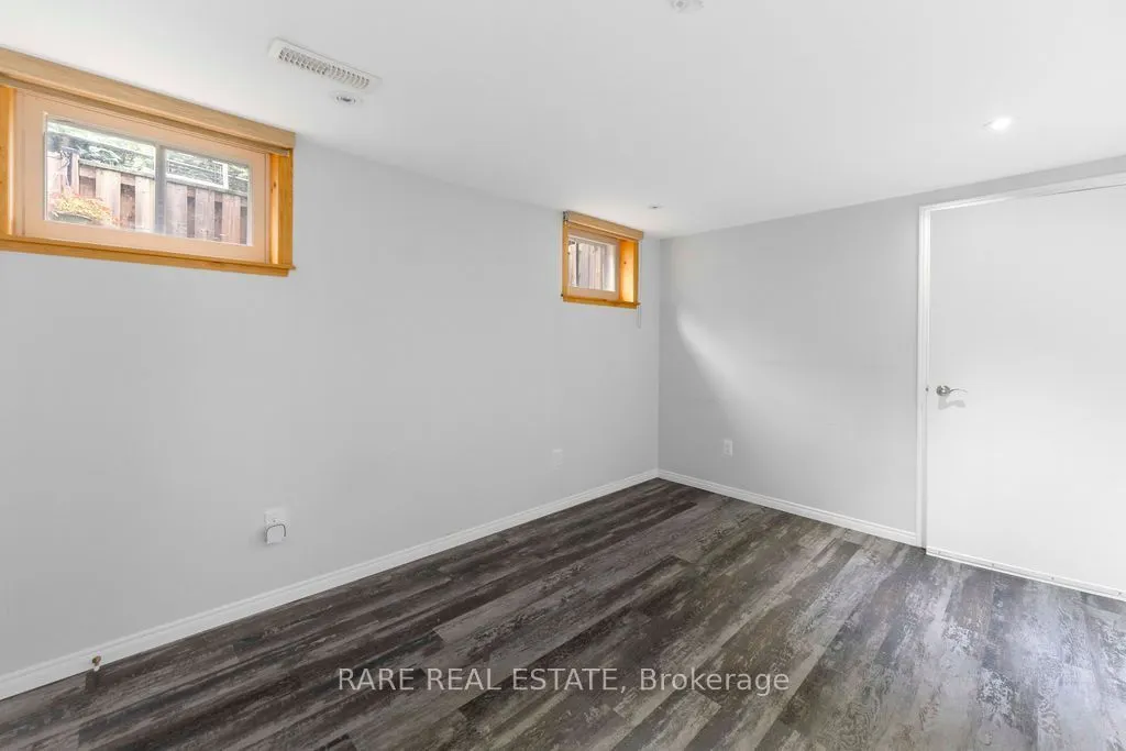 733 Eaglemount Crescent #Lower