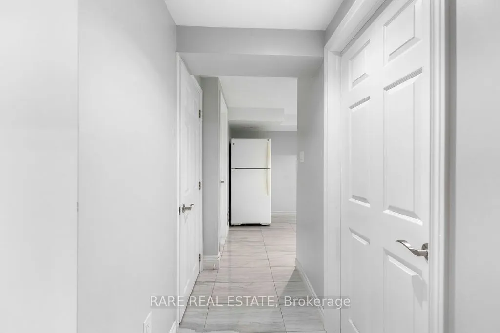 733 Eaglemount Crescent #Lower