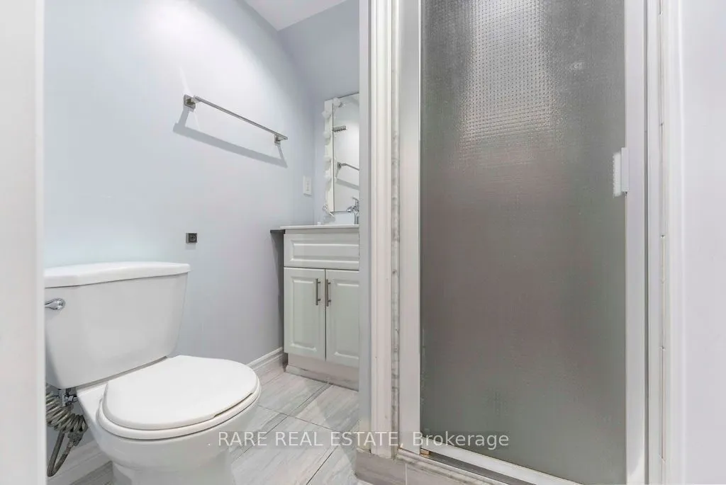 733 Eaglemount Crescent #Lower