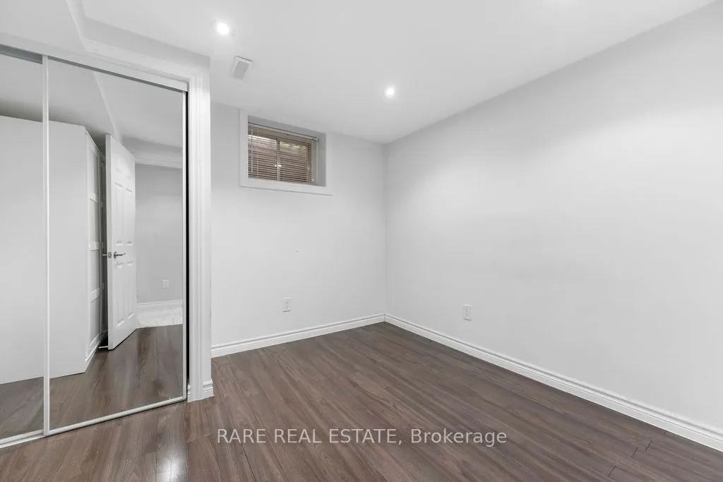 733 Eaglemount Crescent #Lower