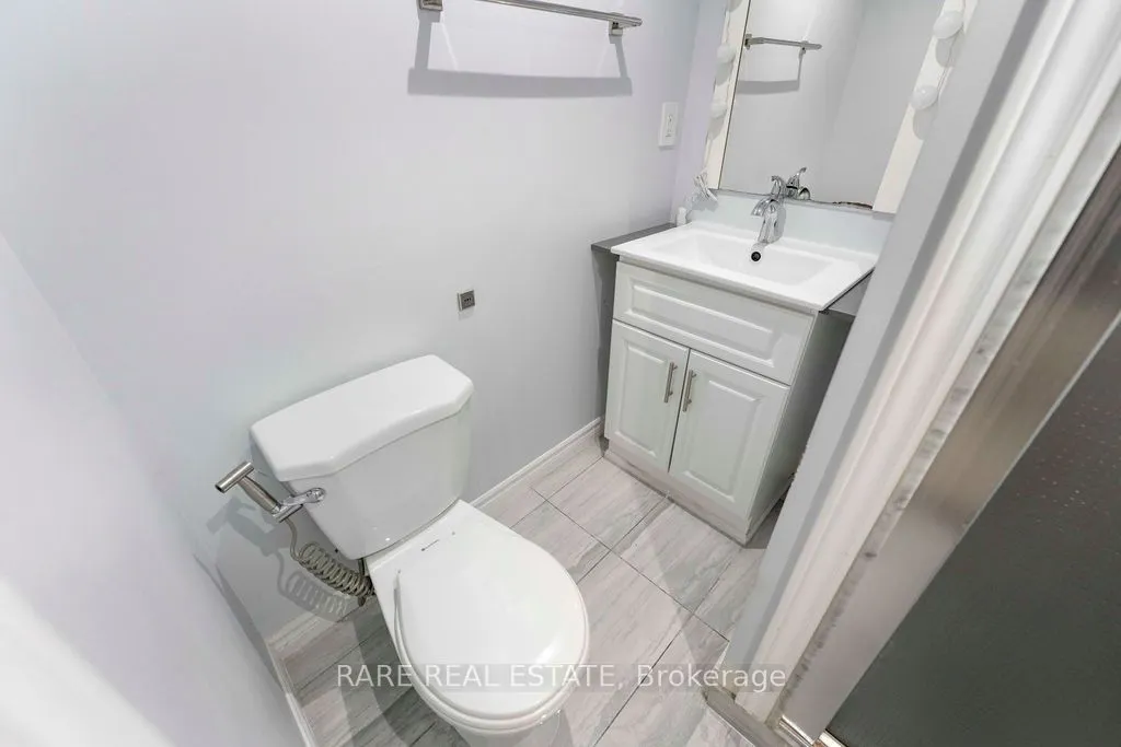 733 Eaglemount Crescent #Lower