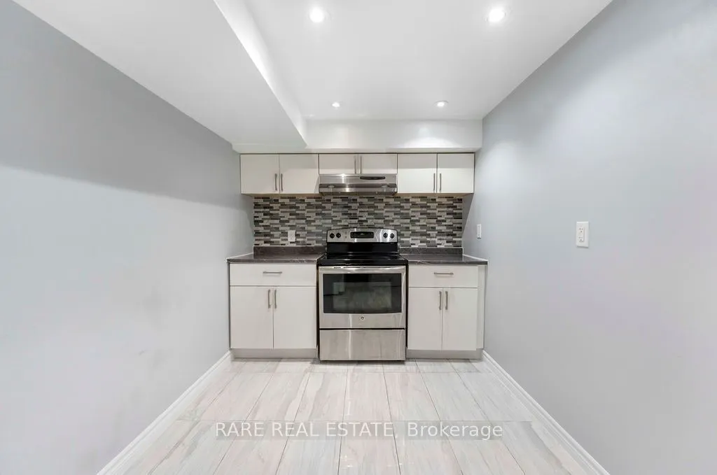 733 Eaglemount Crescent #Lower