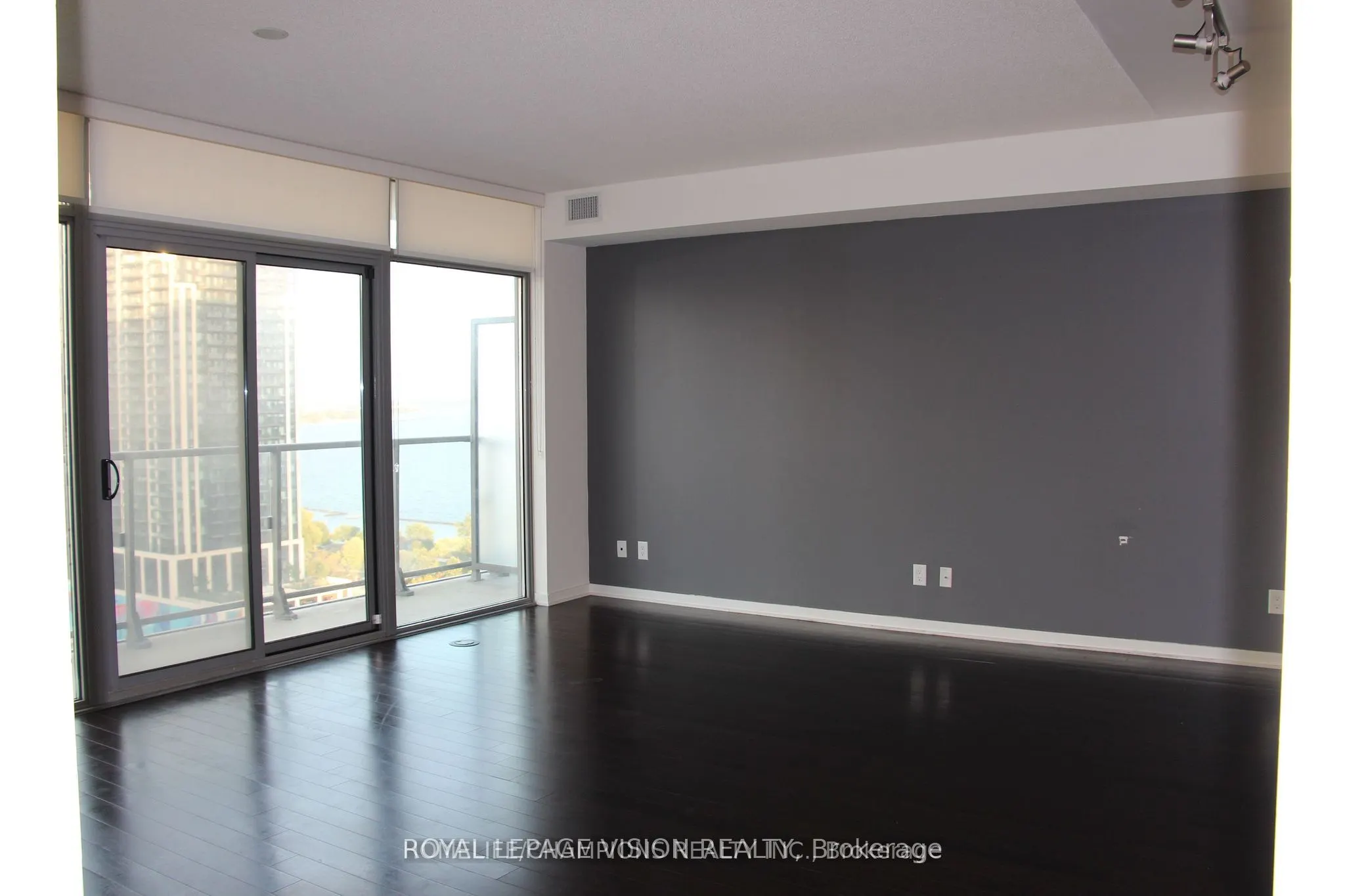 105 The Queensway #2016