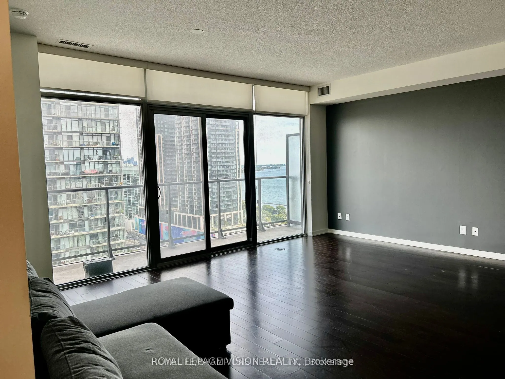 105 The Queensway #2016