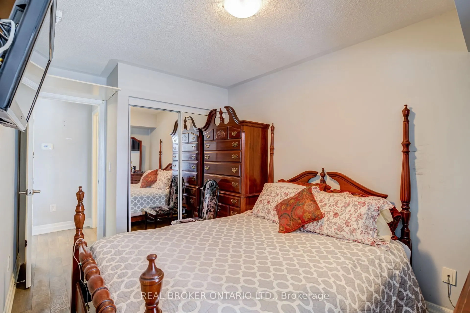 1045 Nadalin Heights #105