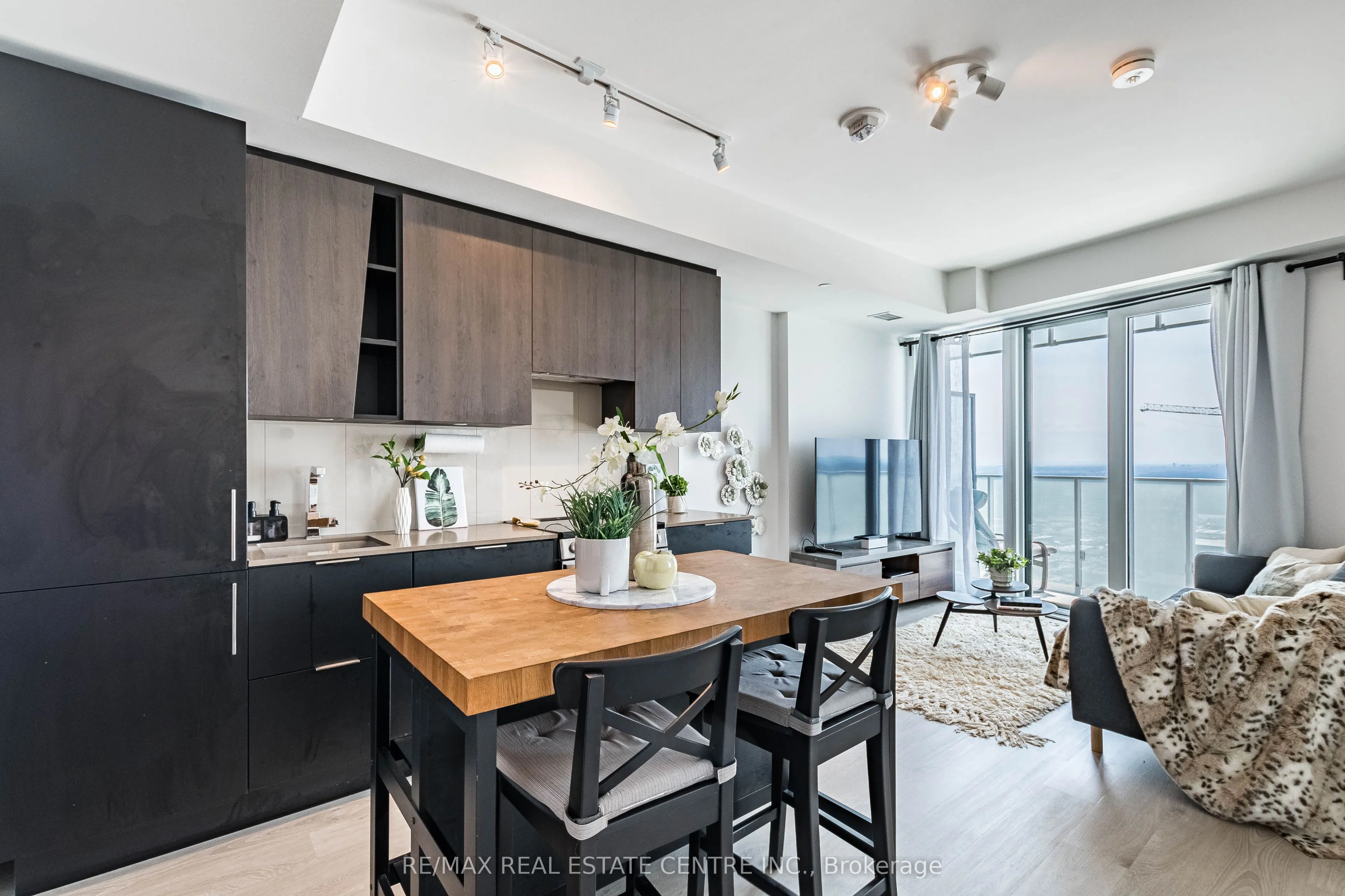 3900 Confederation Parkway #5707