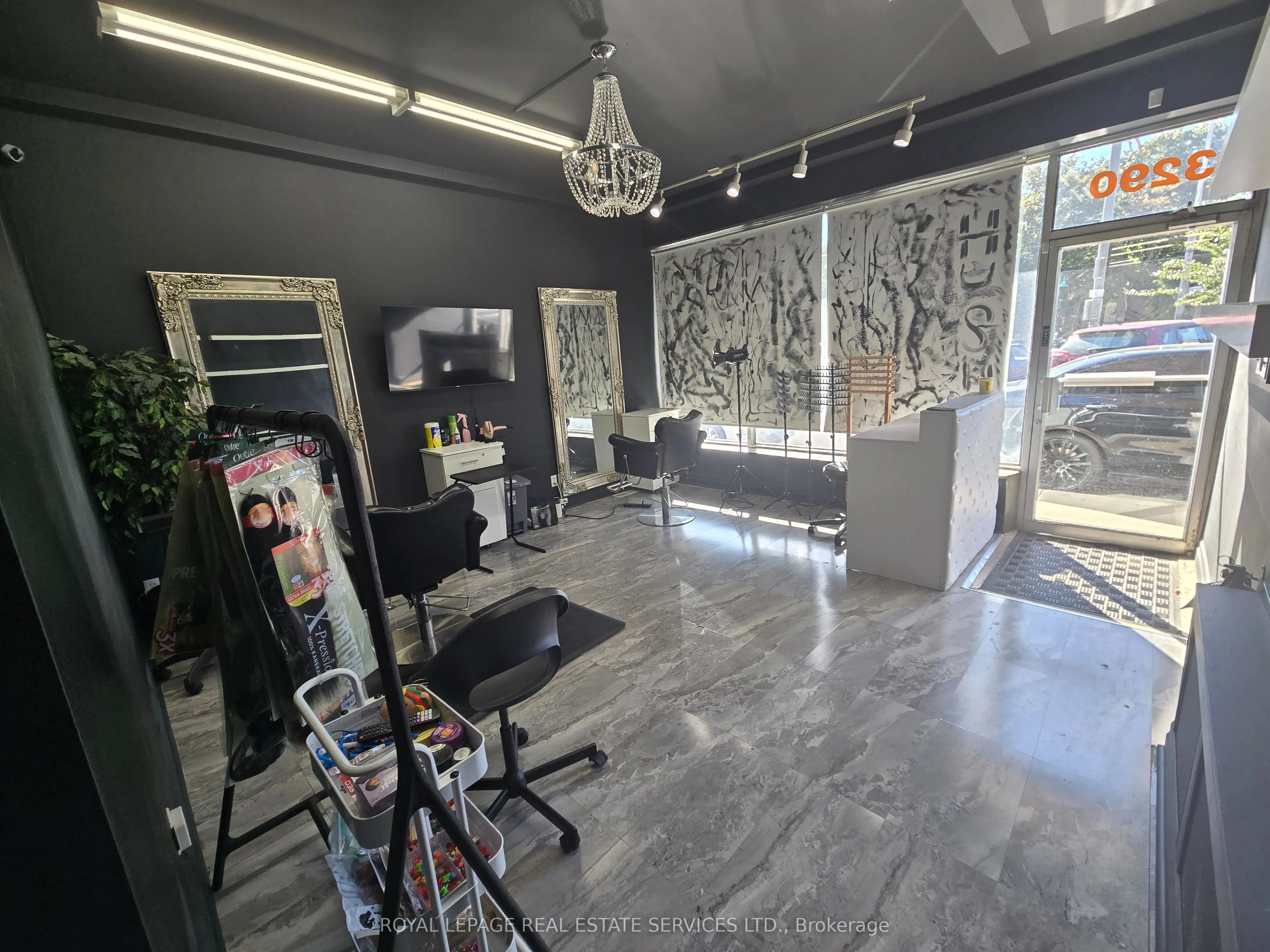 3292 Lake Shore Boulevard W