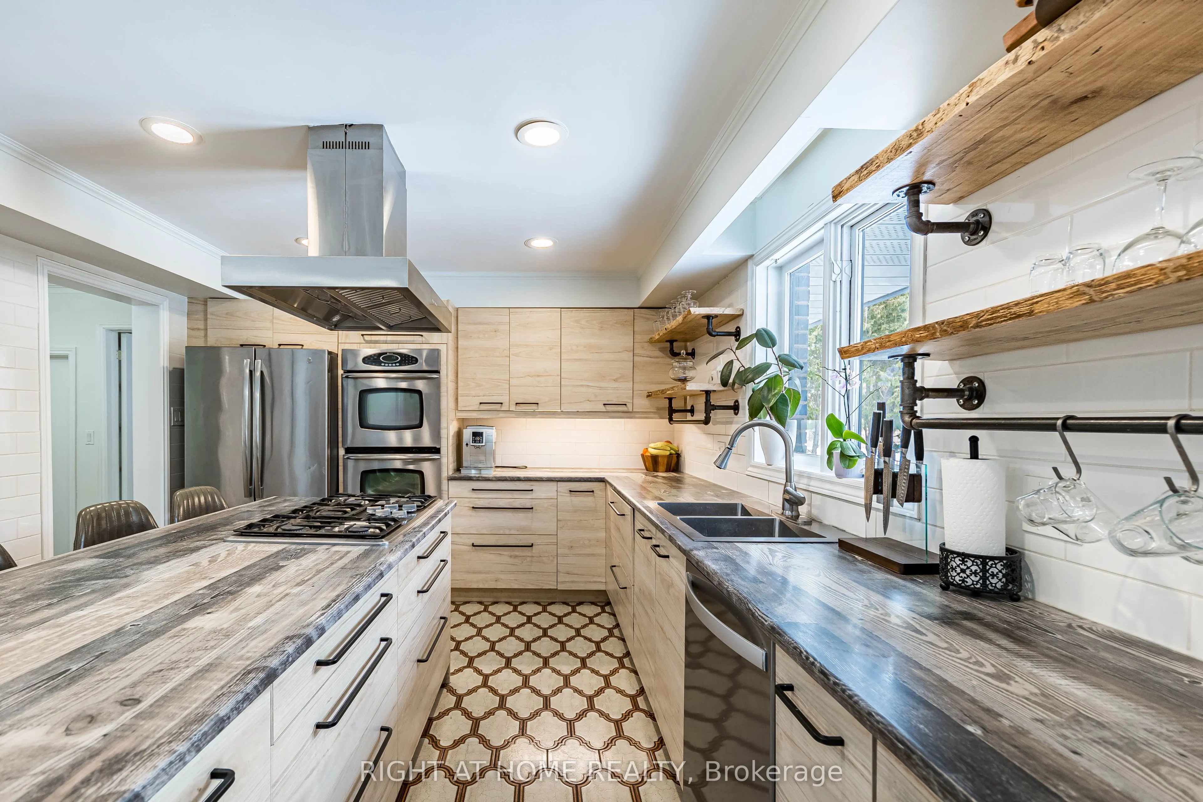 2123 Gordon Drive