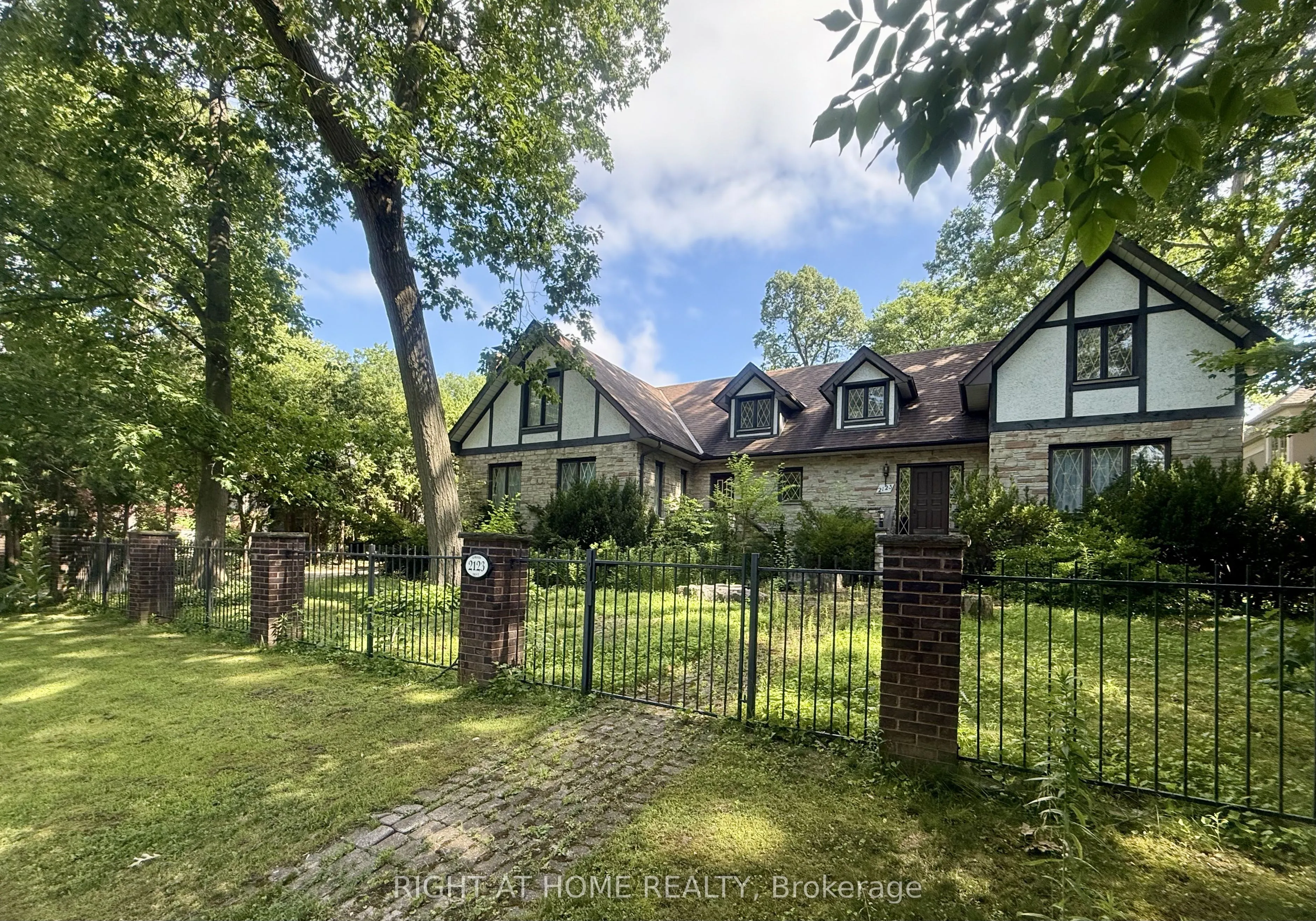 2123 Gordon Drive
