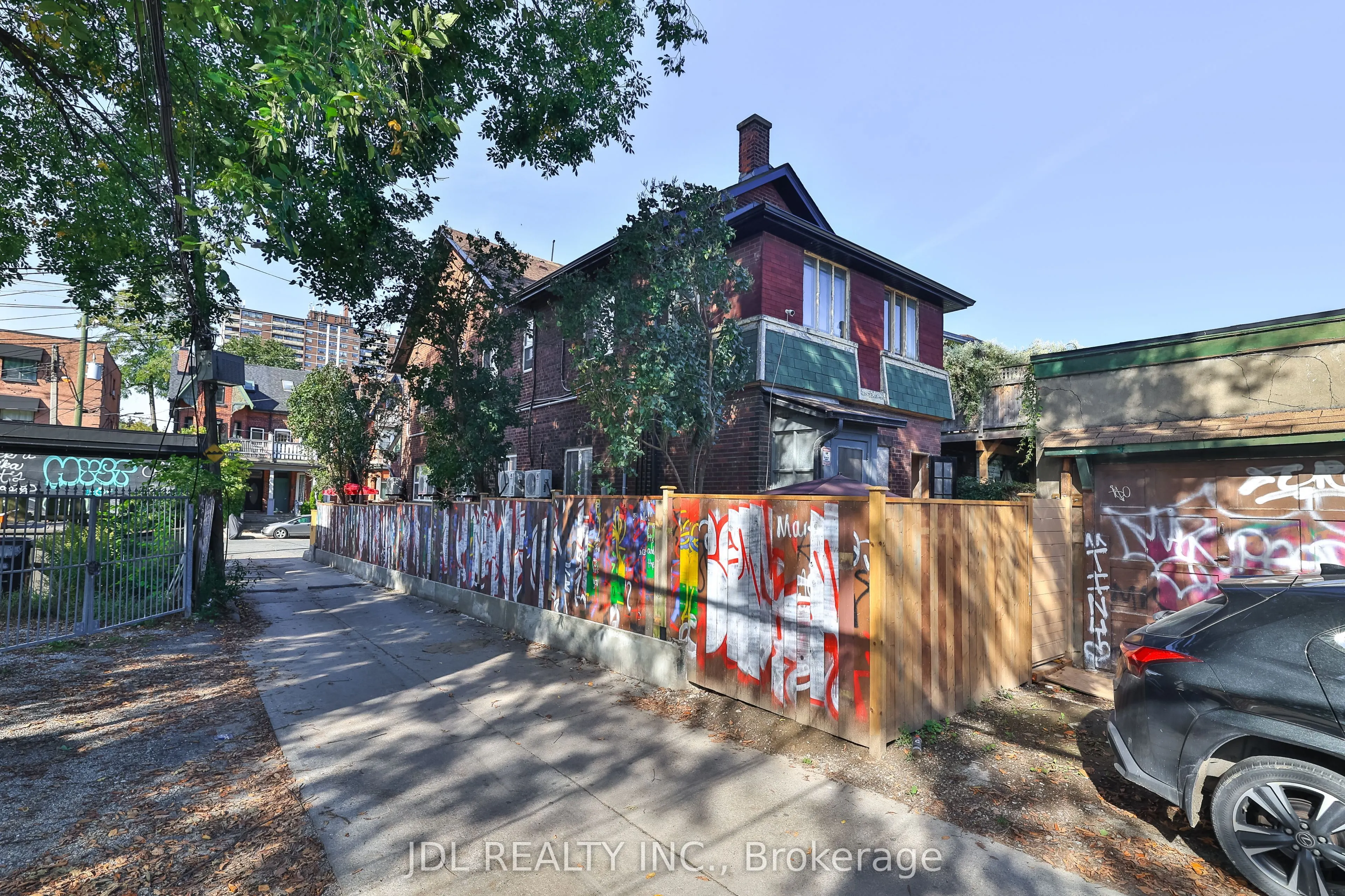 5 Sorauren Avenue