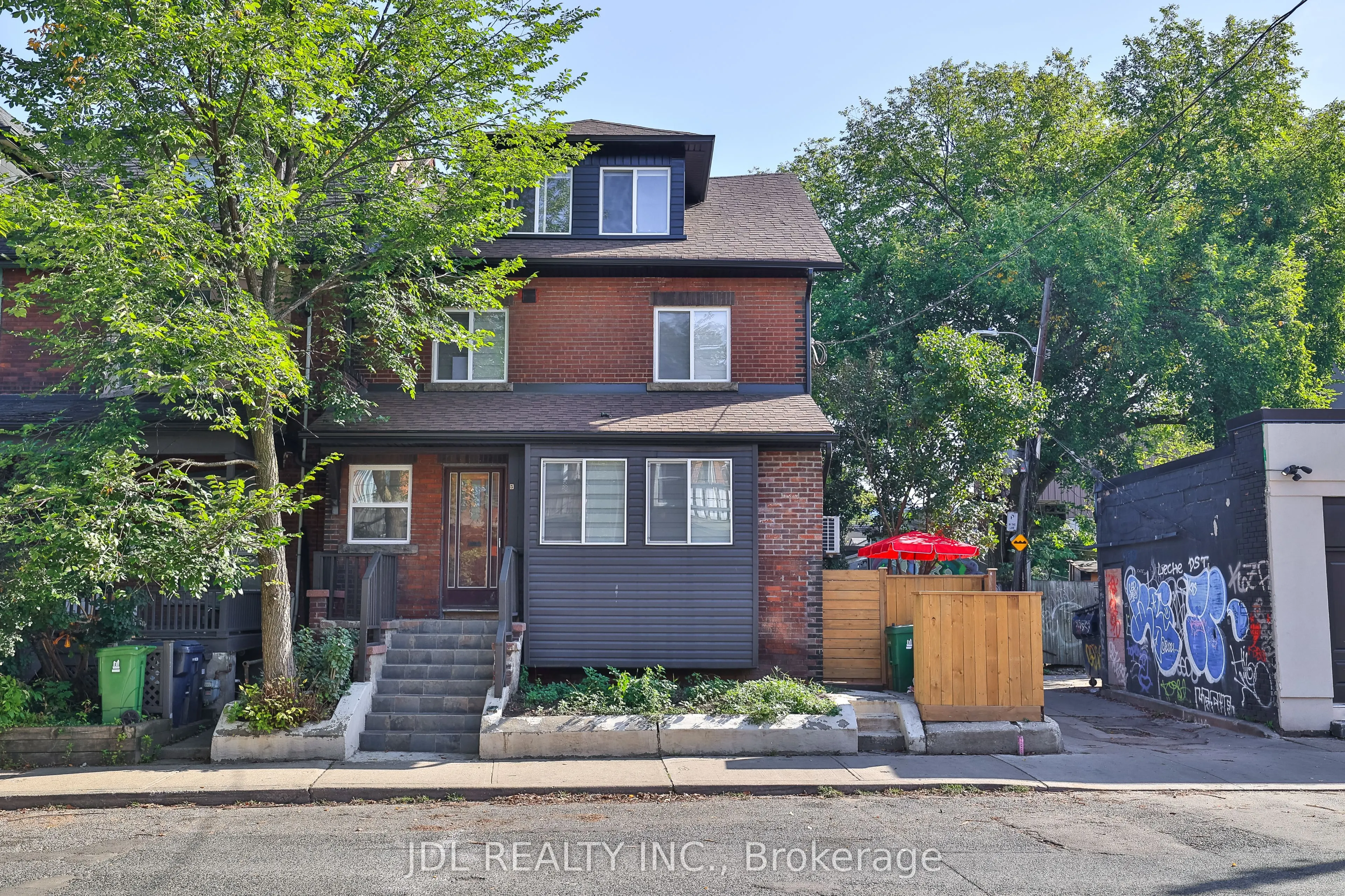 5 Sorauren Avenue