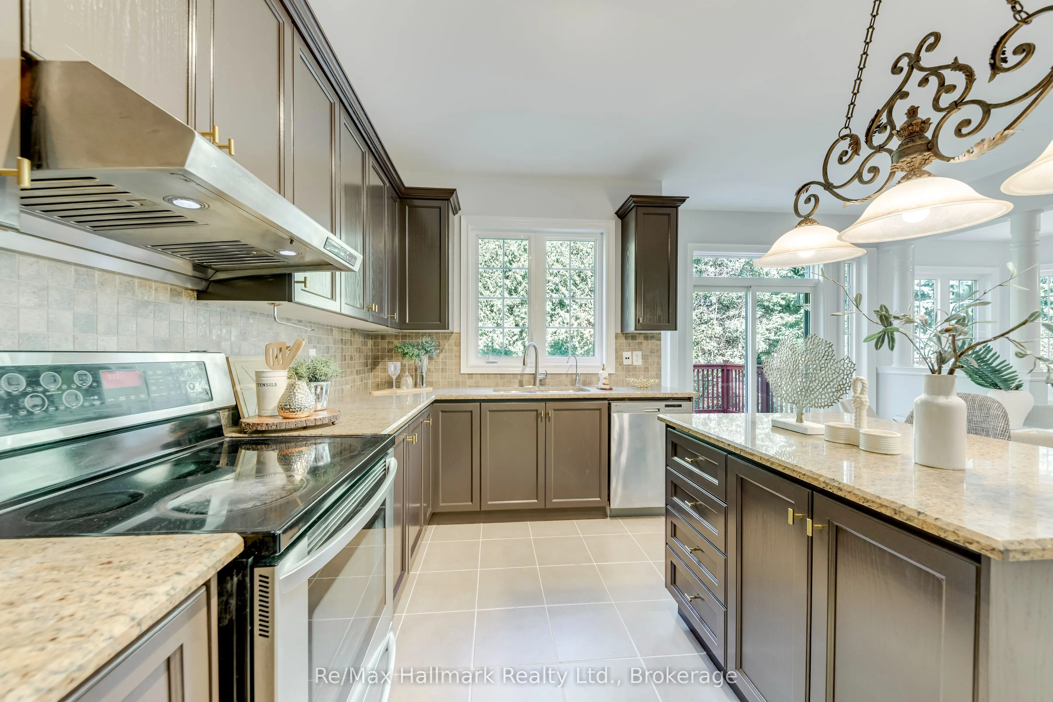 2241 Adirondak Trail