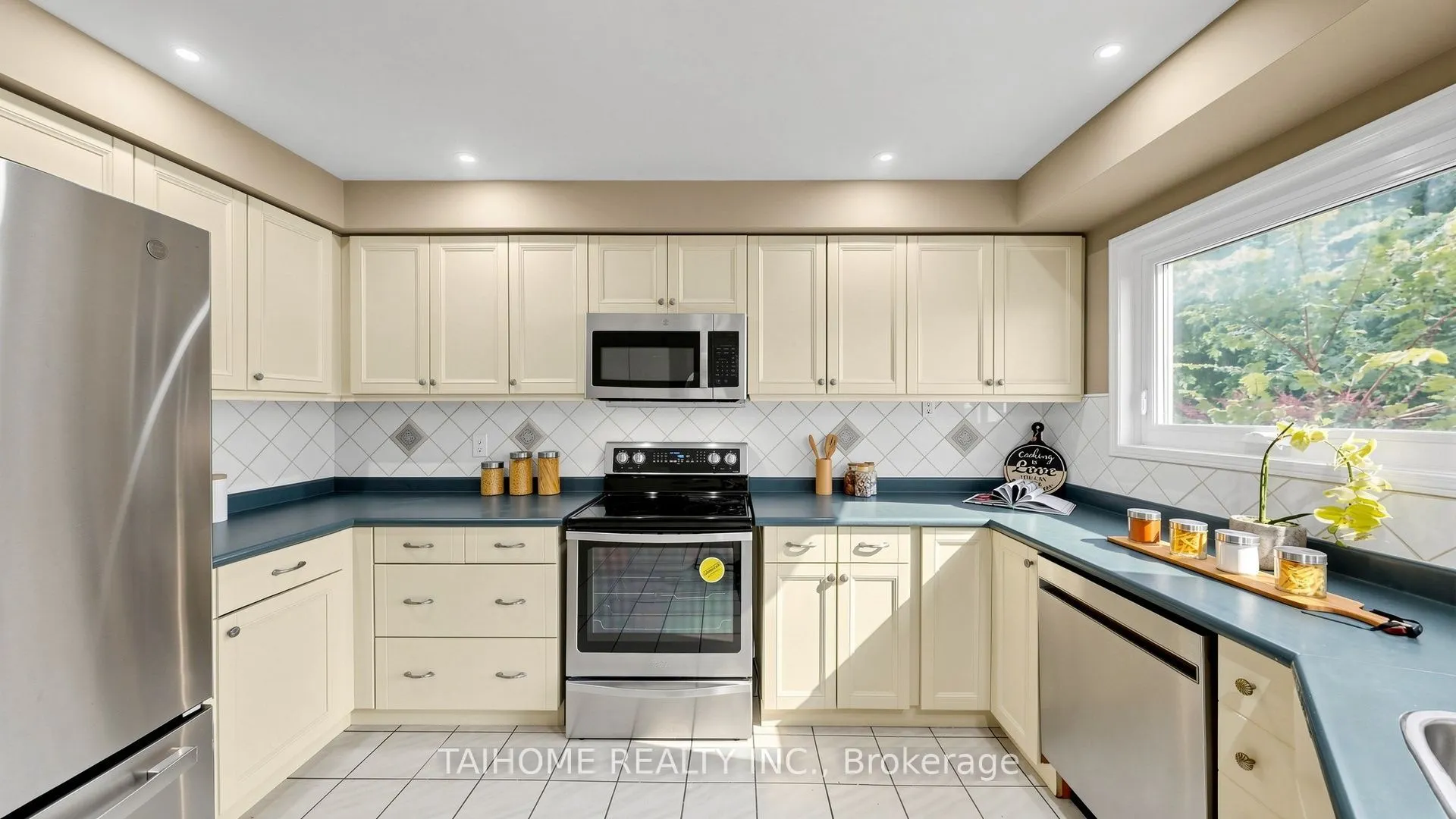 3573 Colonial Drive