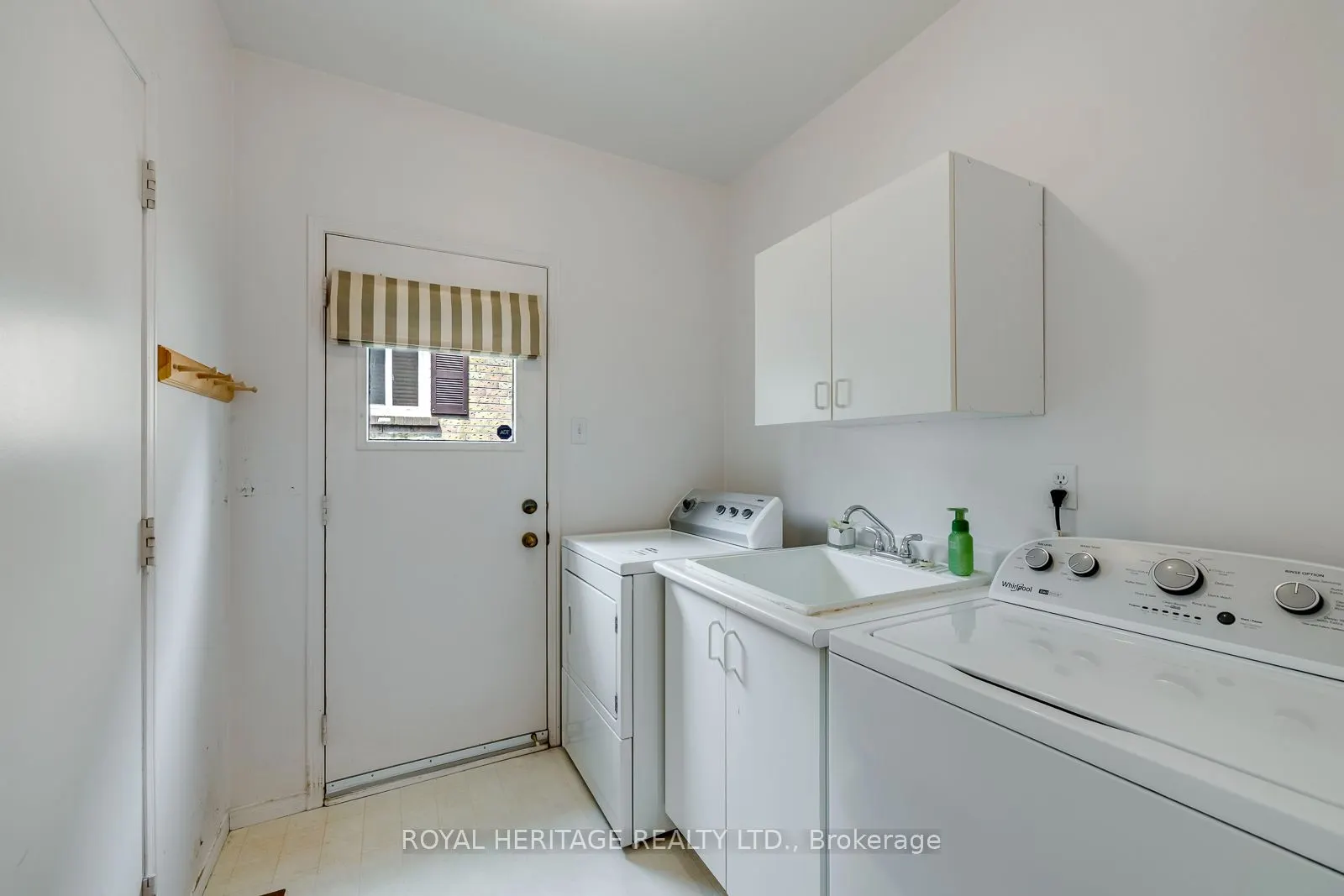 1451 Ravensmoor Crescent