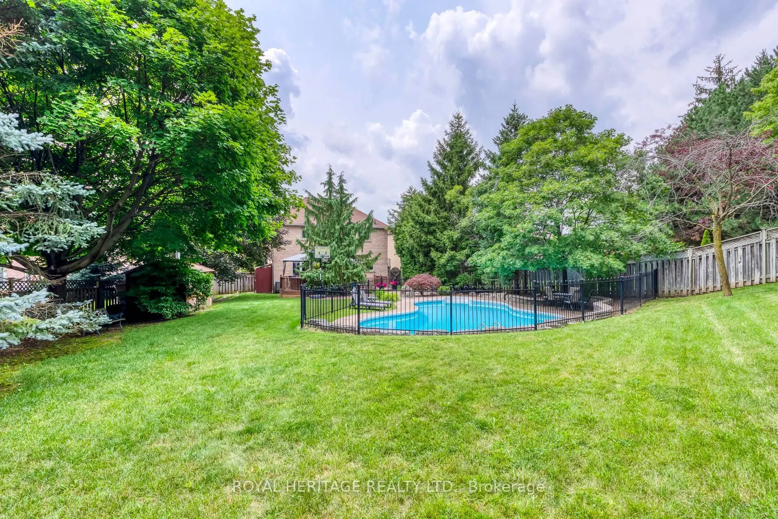1451 Ravensmoor Crescent