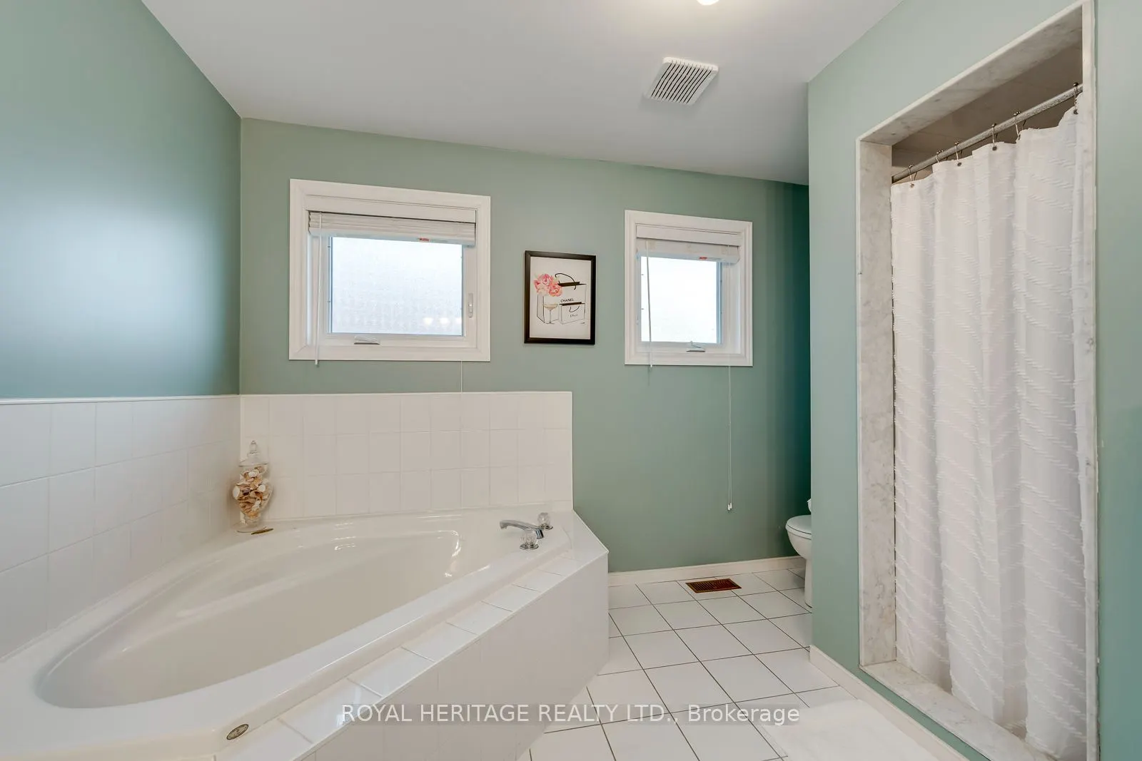 1451 Ravensmoor Crescent