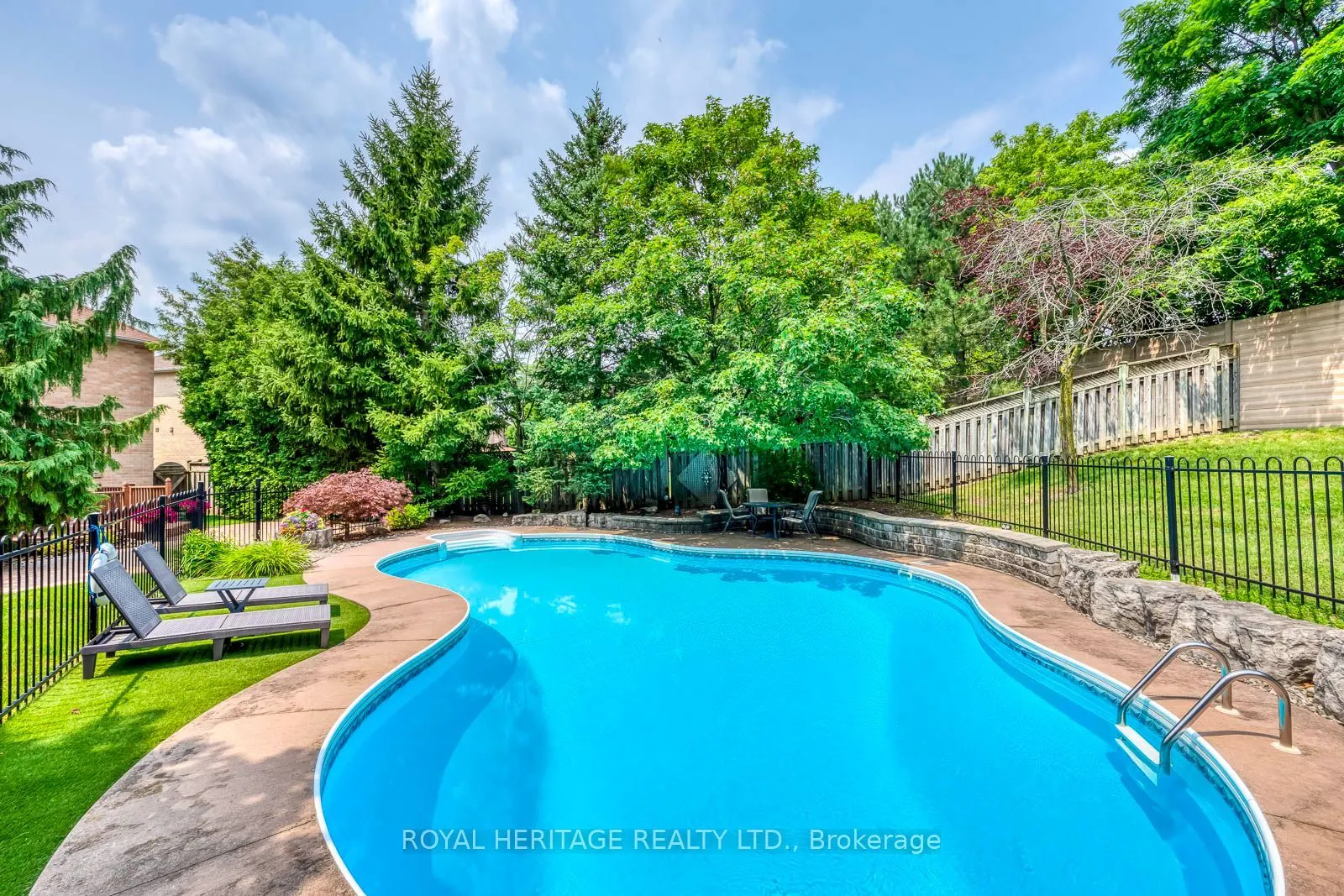 1451 Ravensmoor Crescent