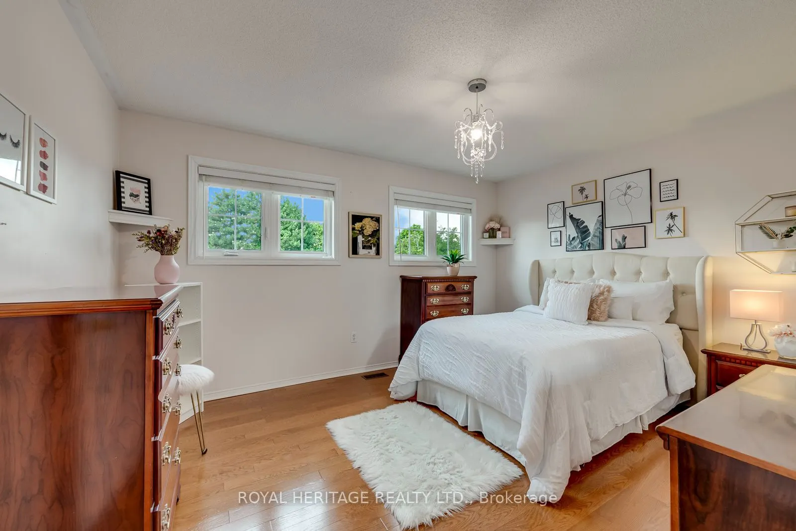 1451 Ravensmoor Crescent
