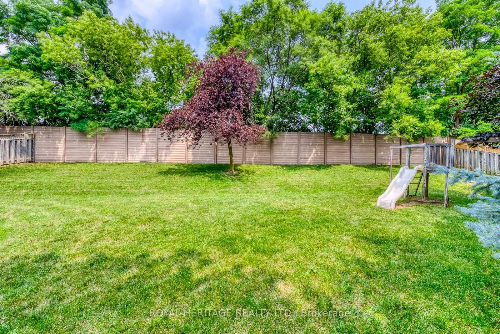 1451 Ravensmoor Crescent