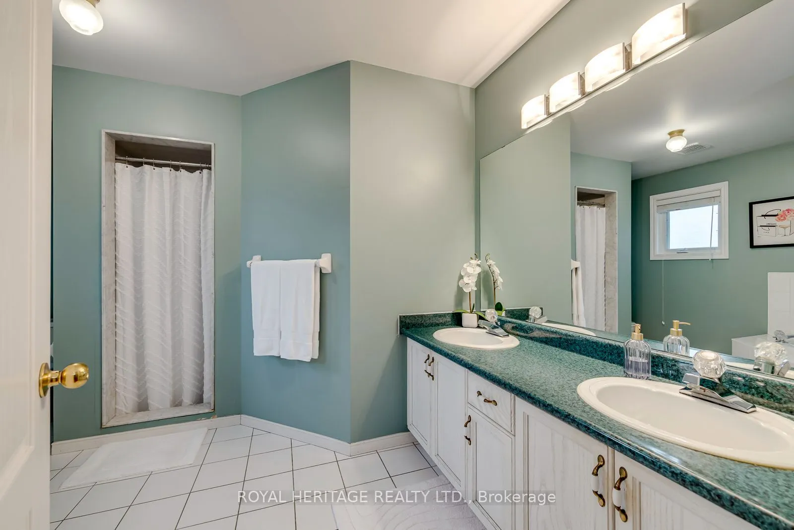 1451 Ravensmoor Crescent
