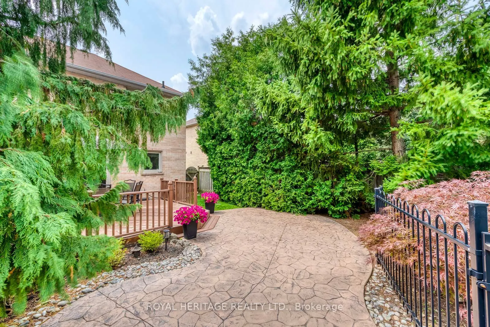 1451 Ravensmoor Crescent
