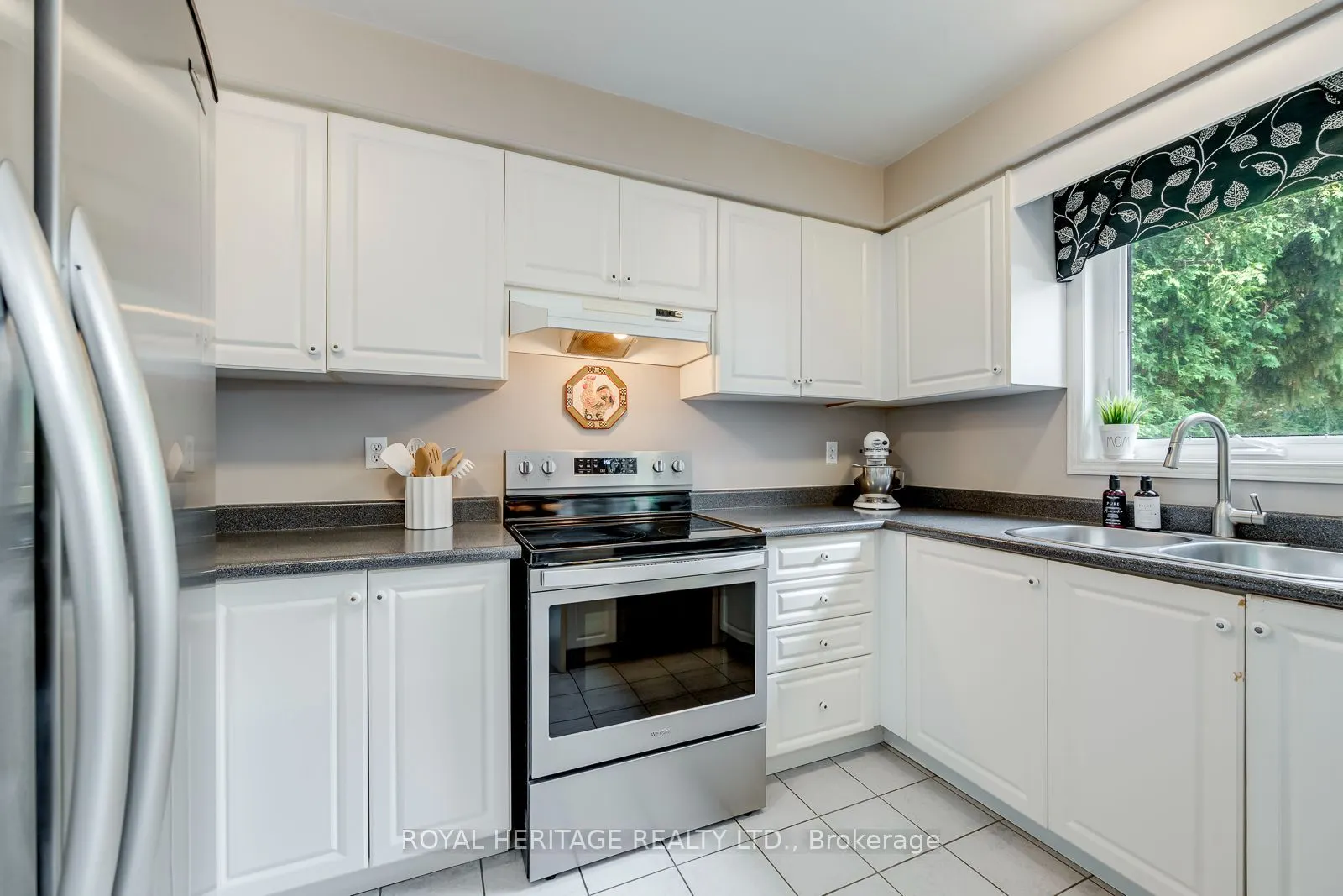 1451 Ravensmoor Crescent