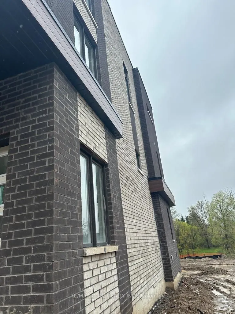 43 Queenpost Drive