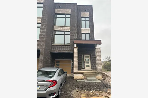 43 Queenpost Drive