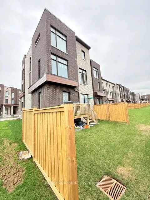43 Queenpost Drive