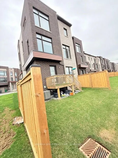 43 Queenpost Drive