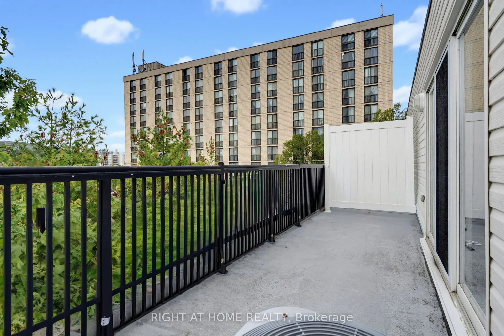 55 George Appleton Way #2095