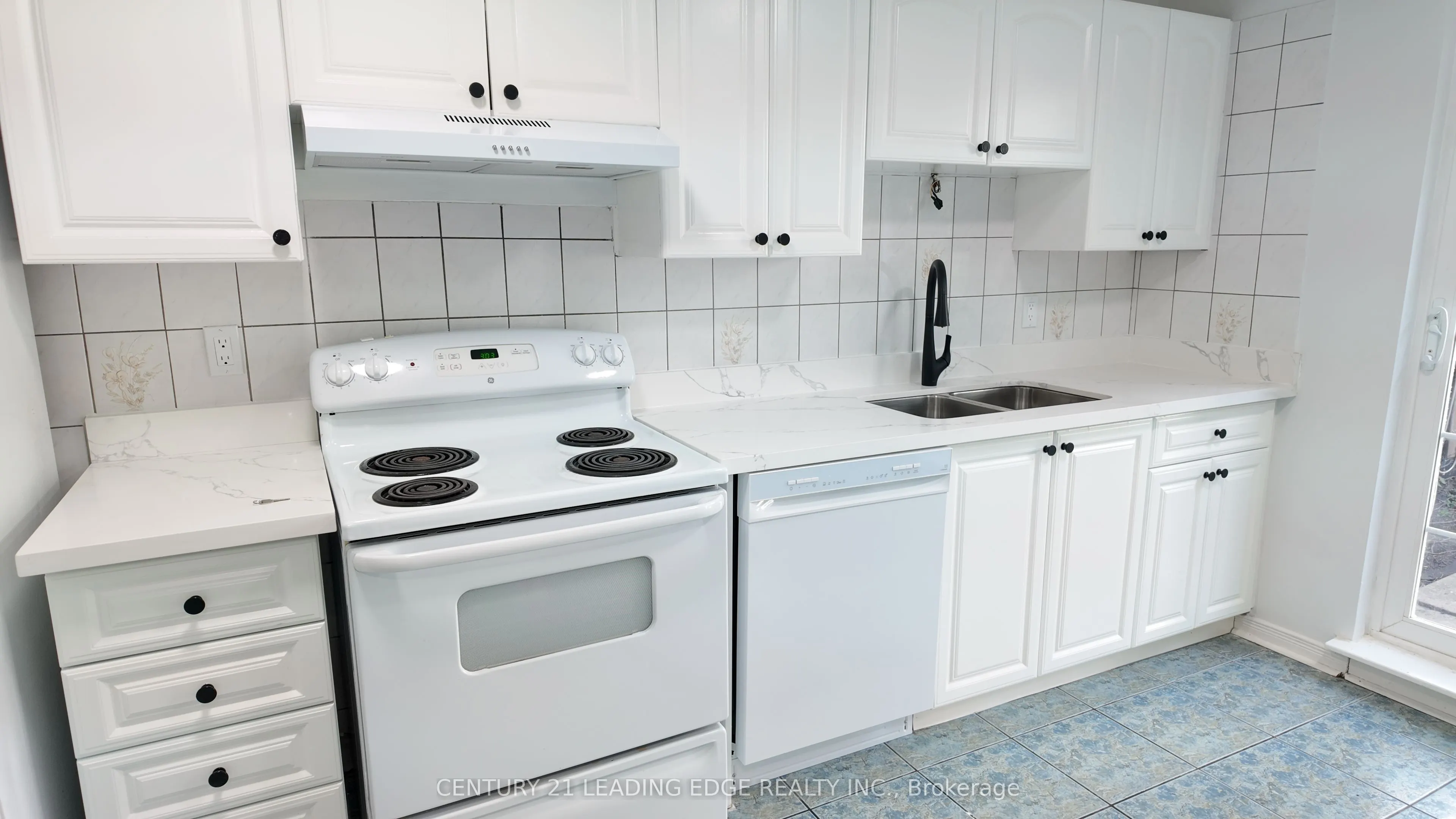 1055 Dundas Street E #199