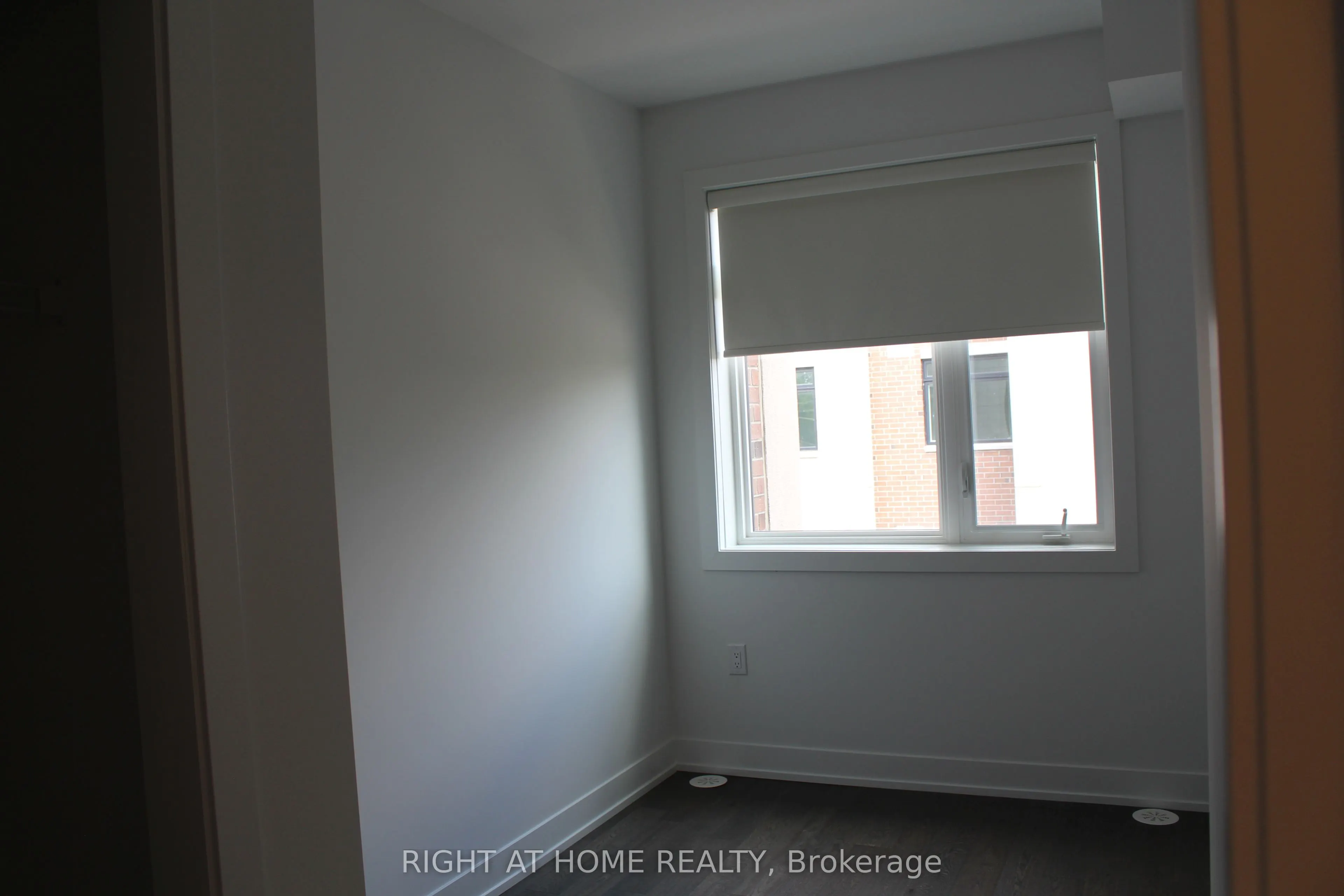 1075 Douglas Mccurdy Common #249