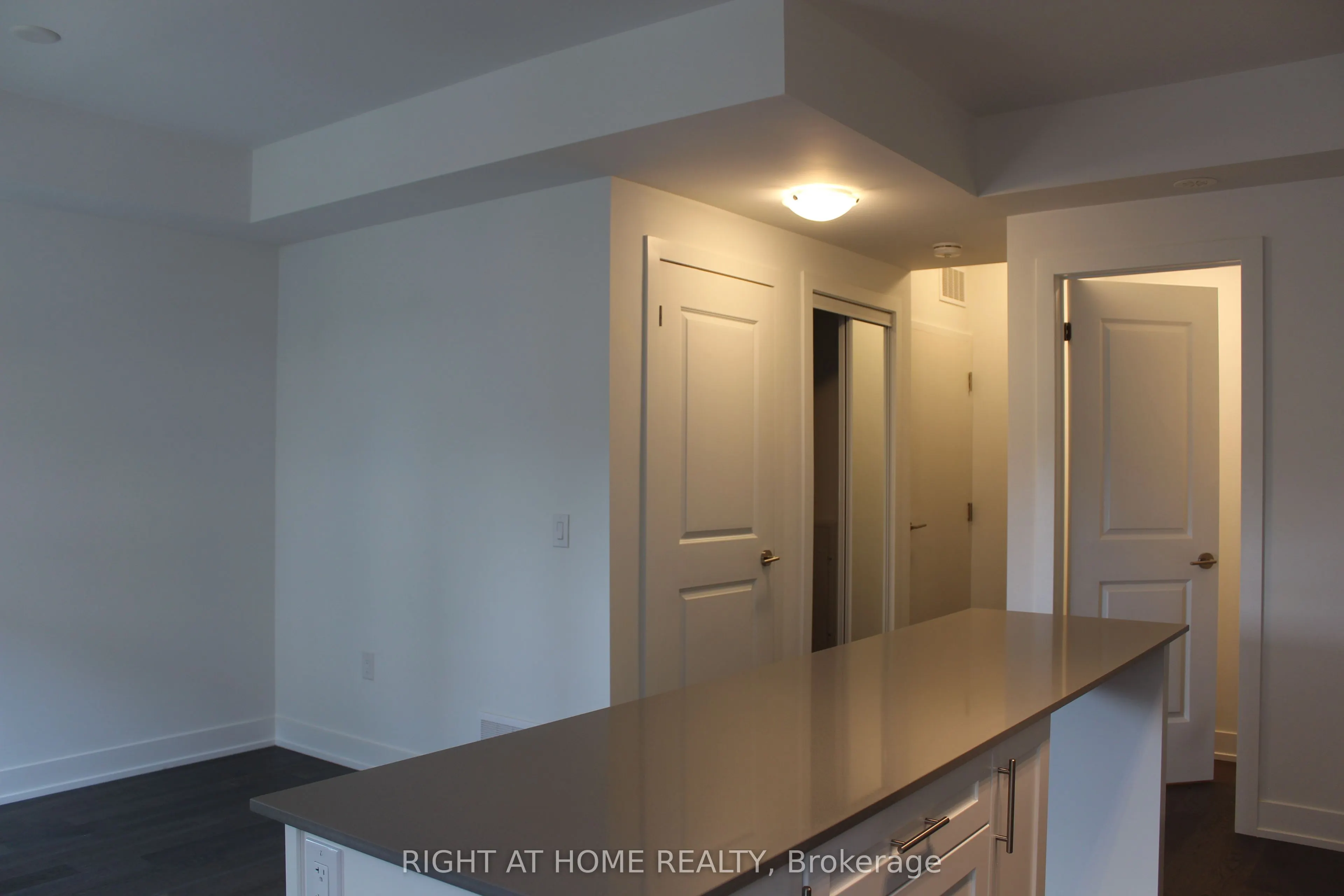 1075 Douglas Mccurdy Common #249