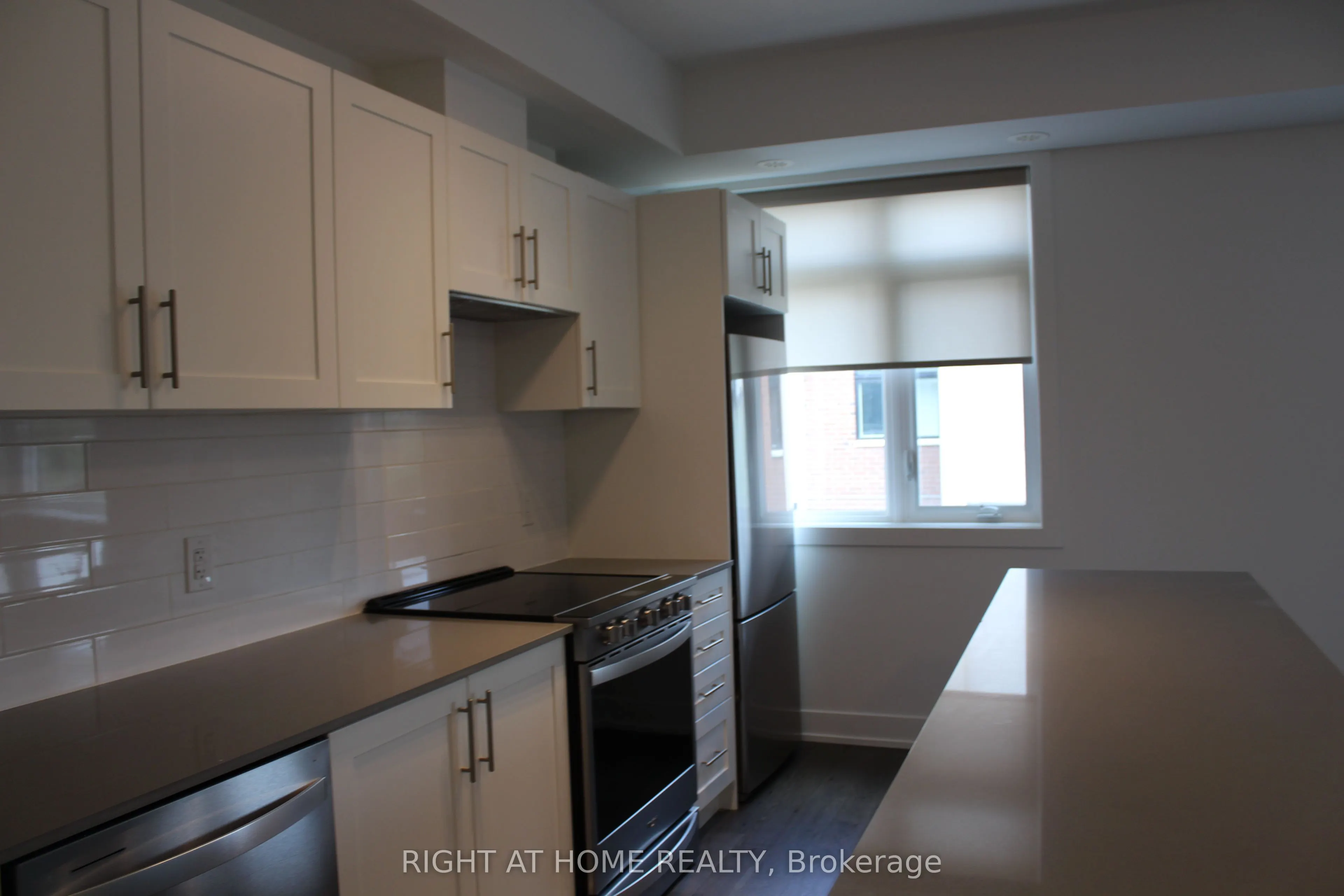 1075 Douglas Mccurdy Common #249