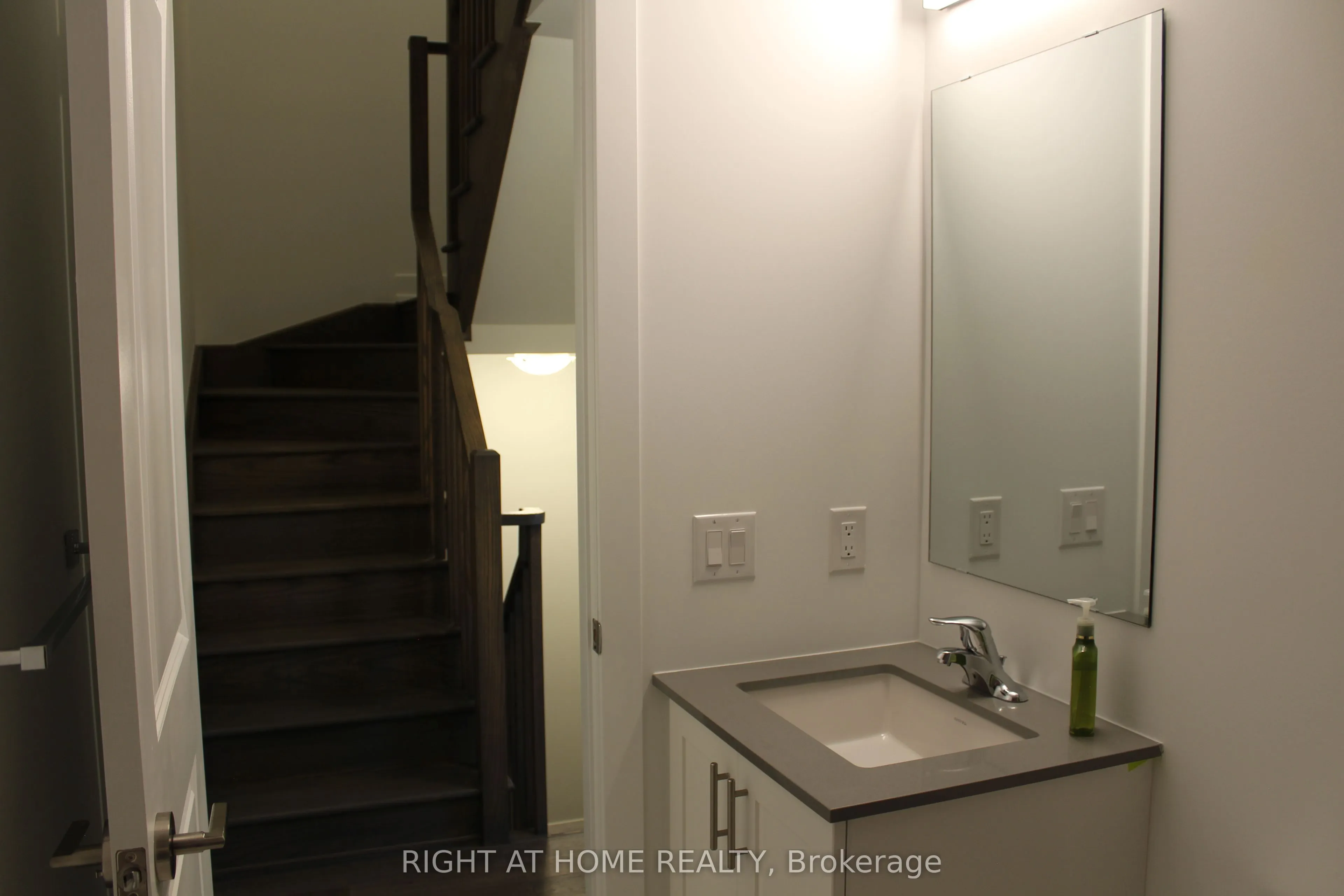 1075 Douglas Mccurdy Common #249