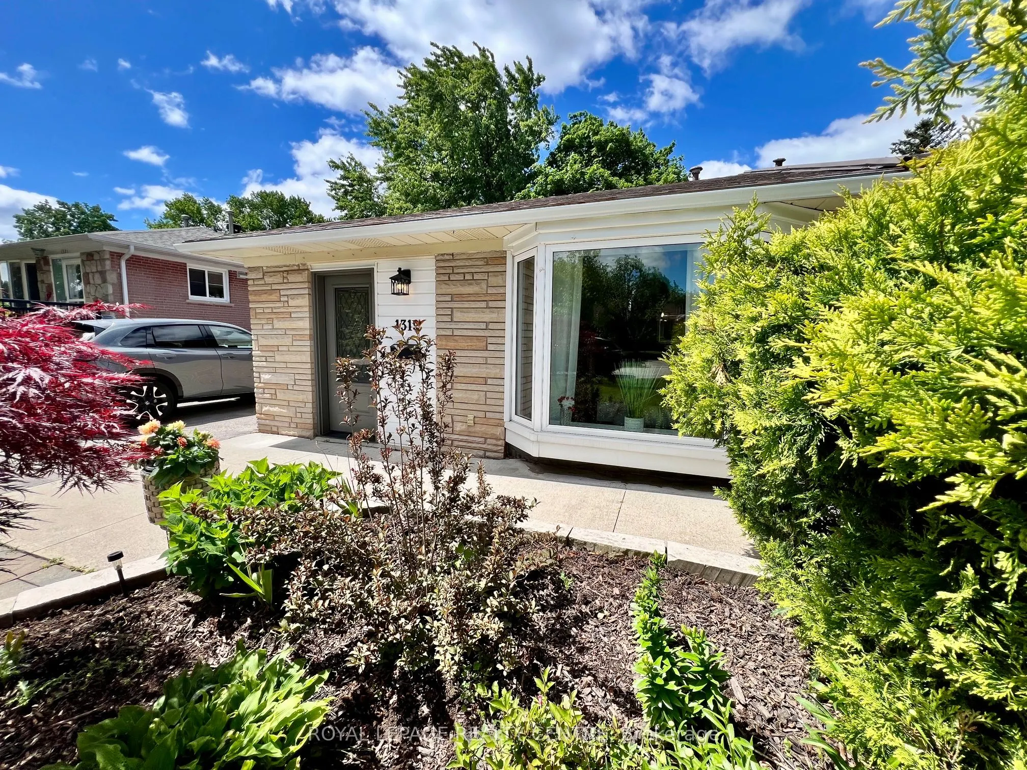 1319 Redbank Crescent
