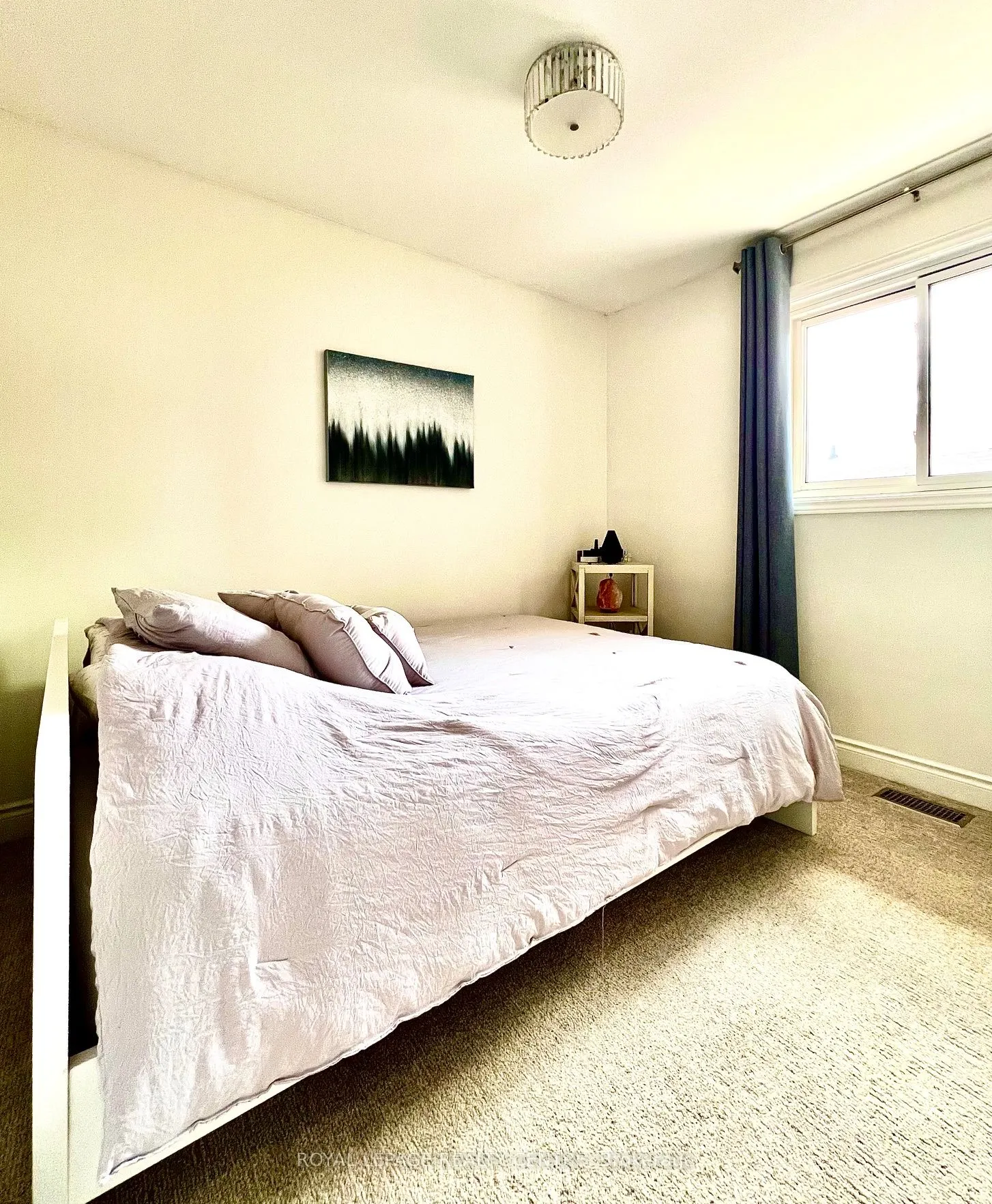 1319 Redbank Crescent