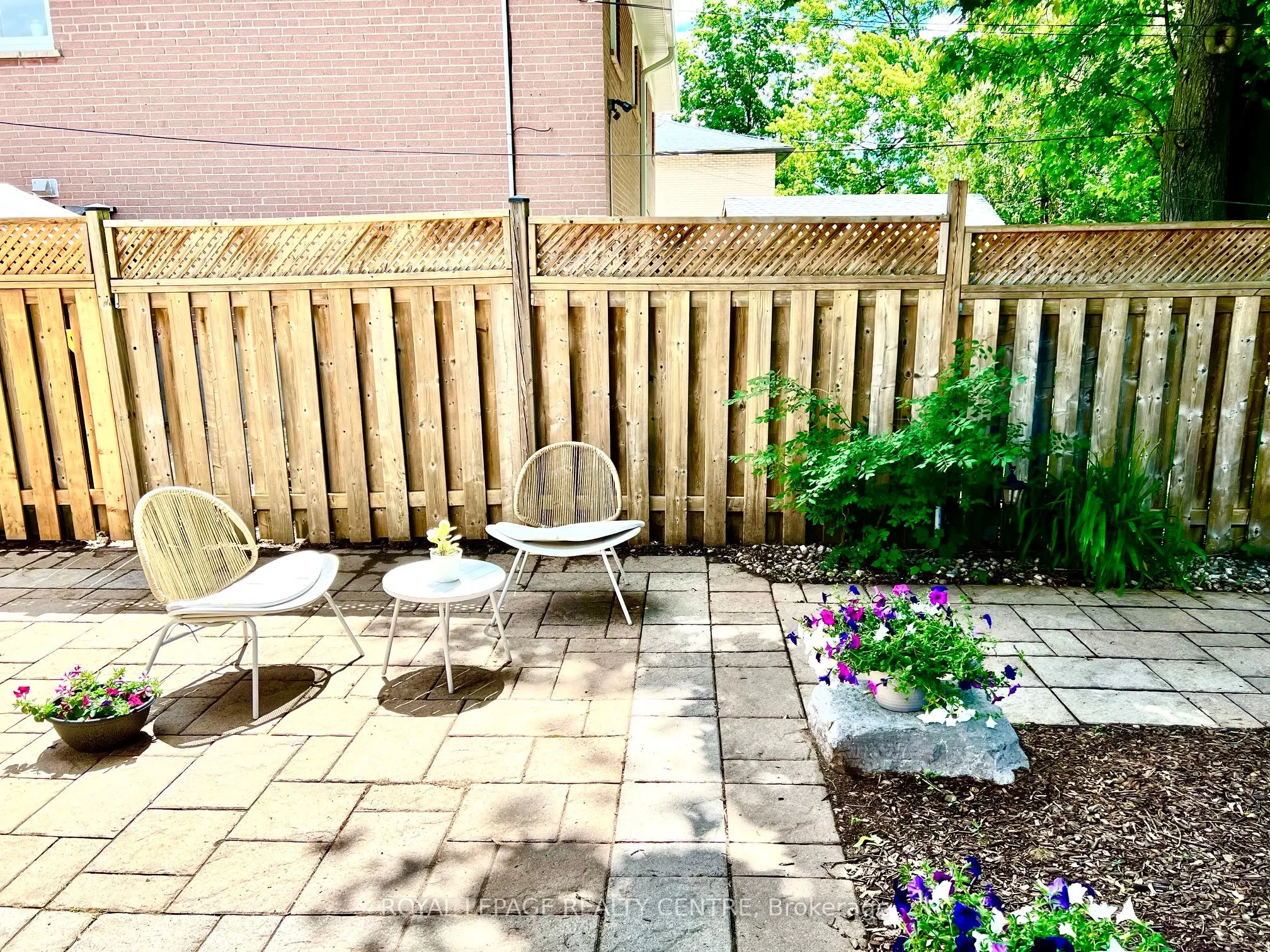 1319 Redbank Crescent