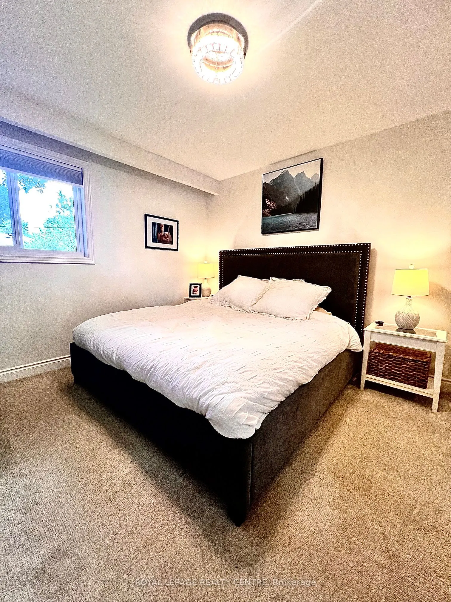 1319 Redbank Crescent
