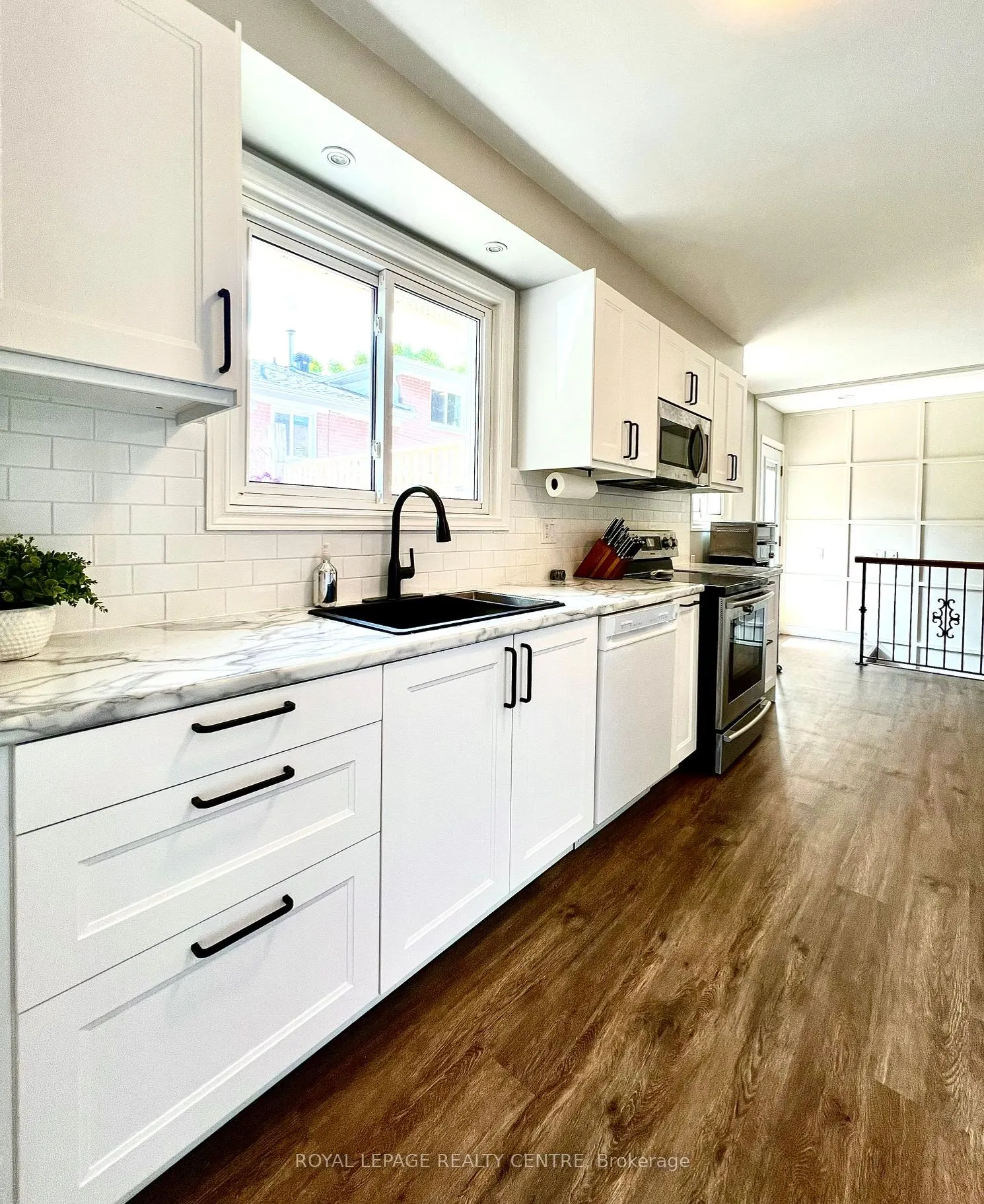1319 Redbank Crescent