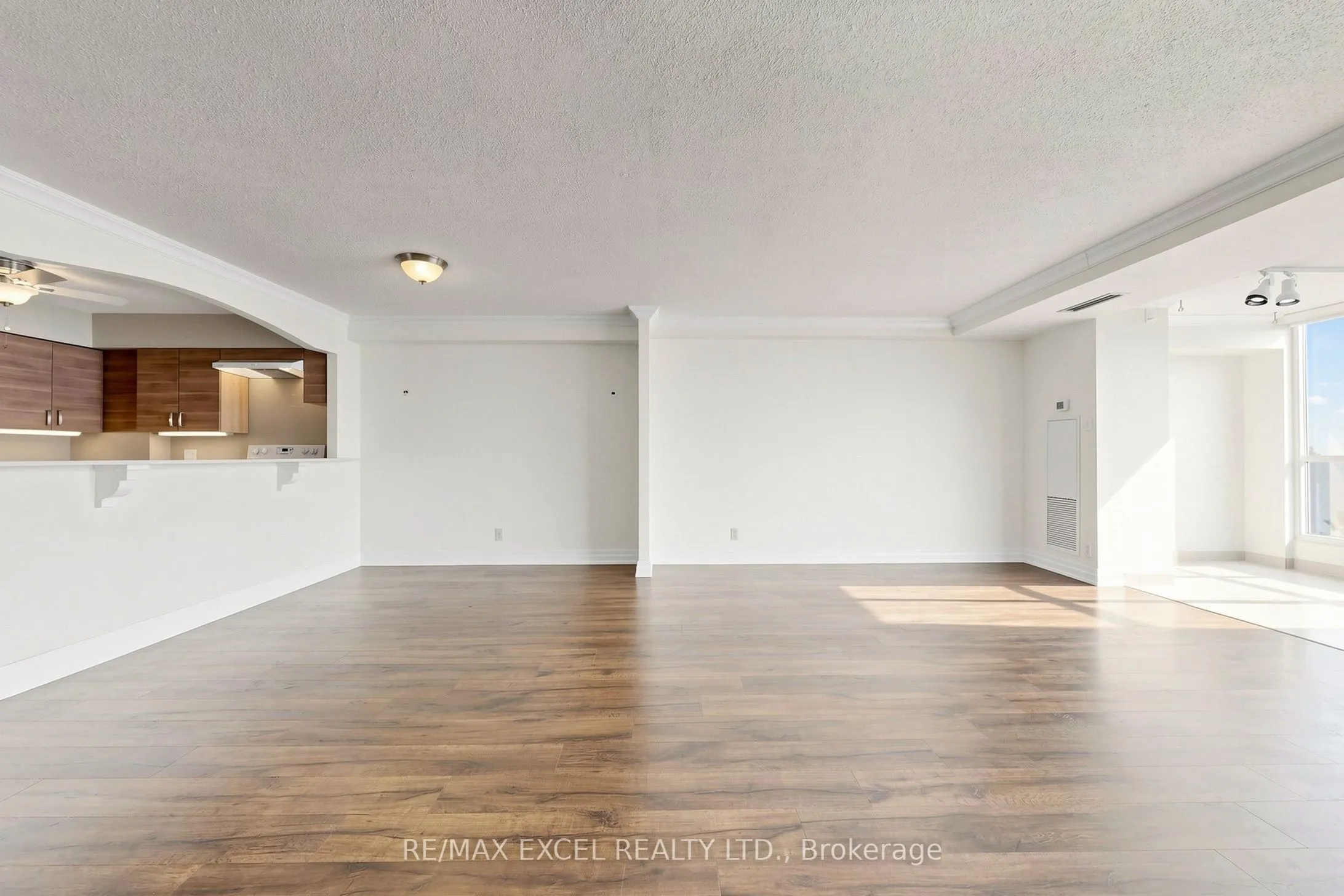 5280 Lakeshore Road #607