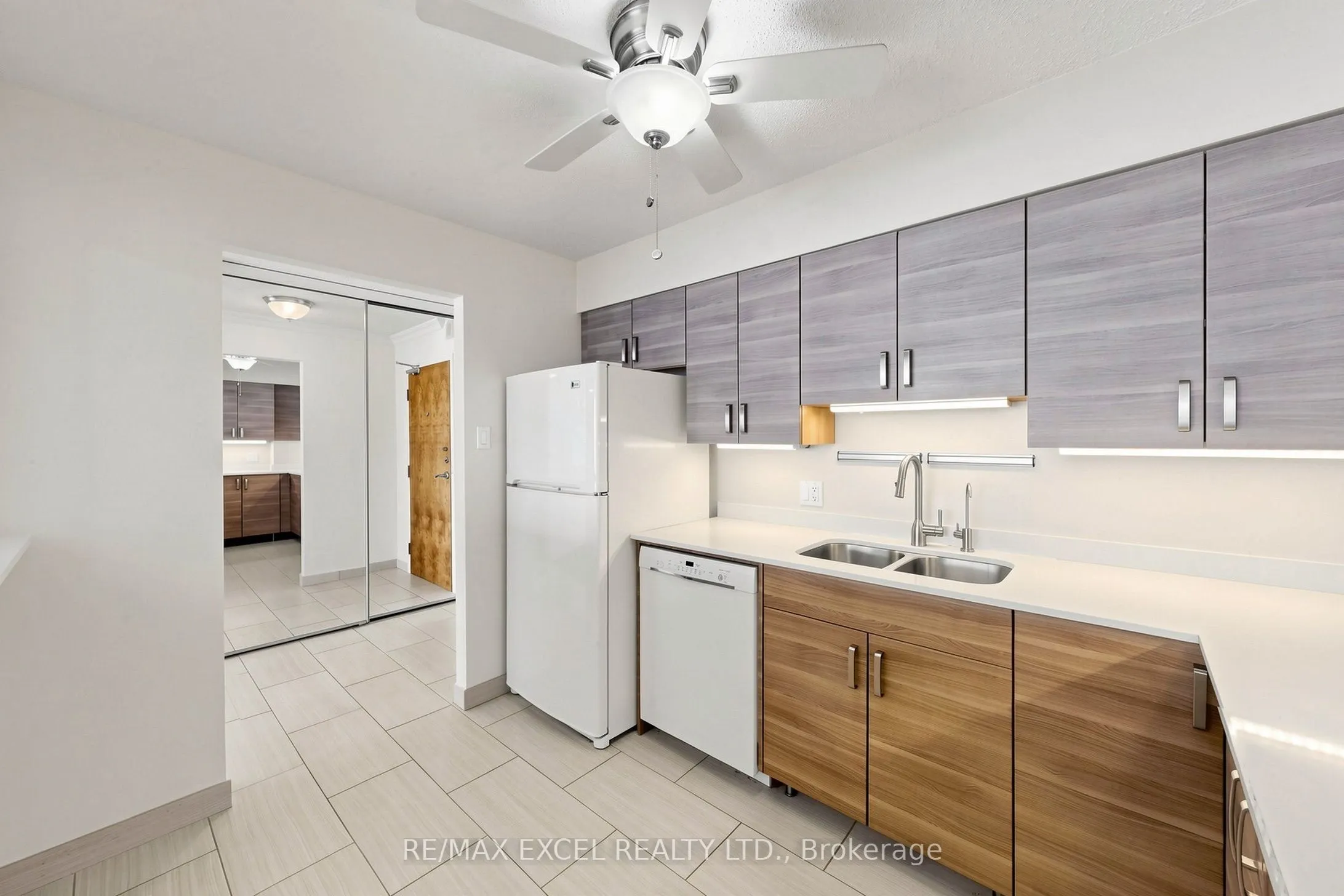 5280 Lakeshore Road #607