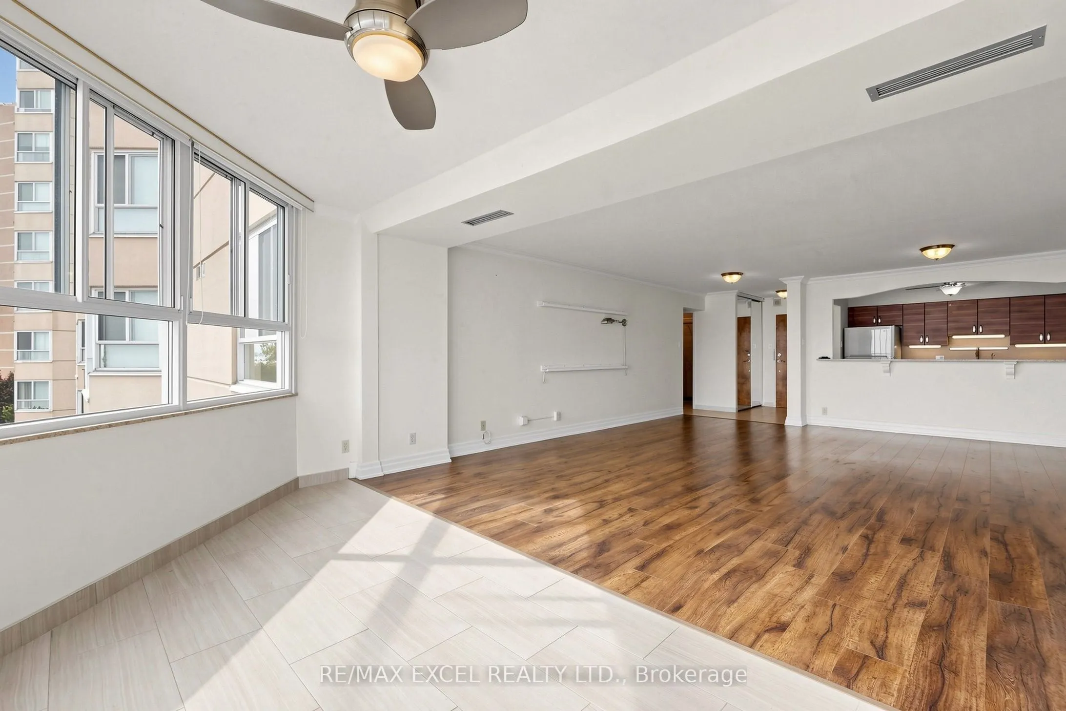 5280 Lakeshore Road #607