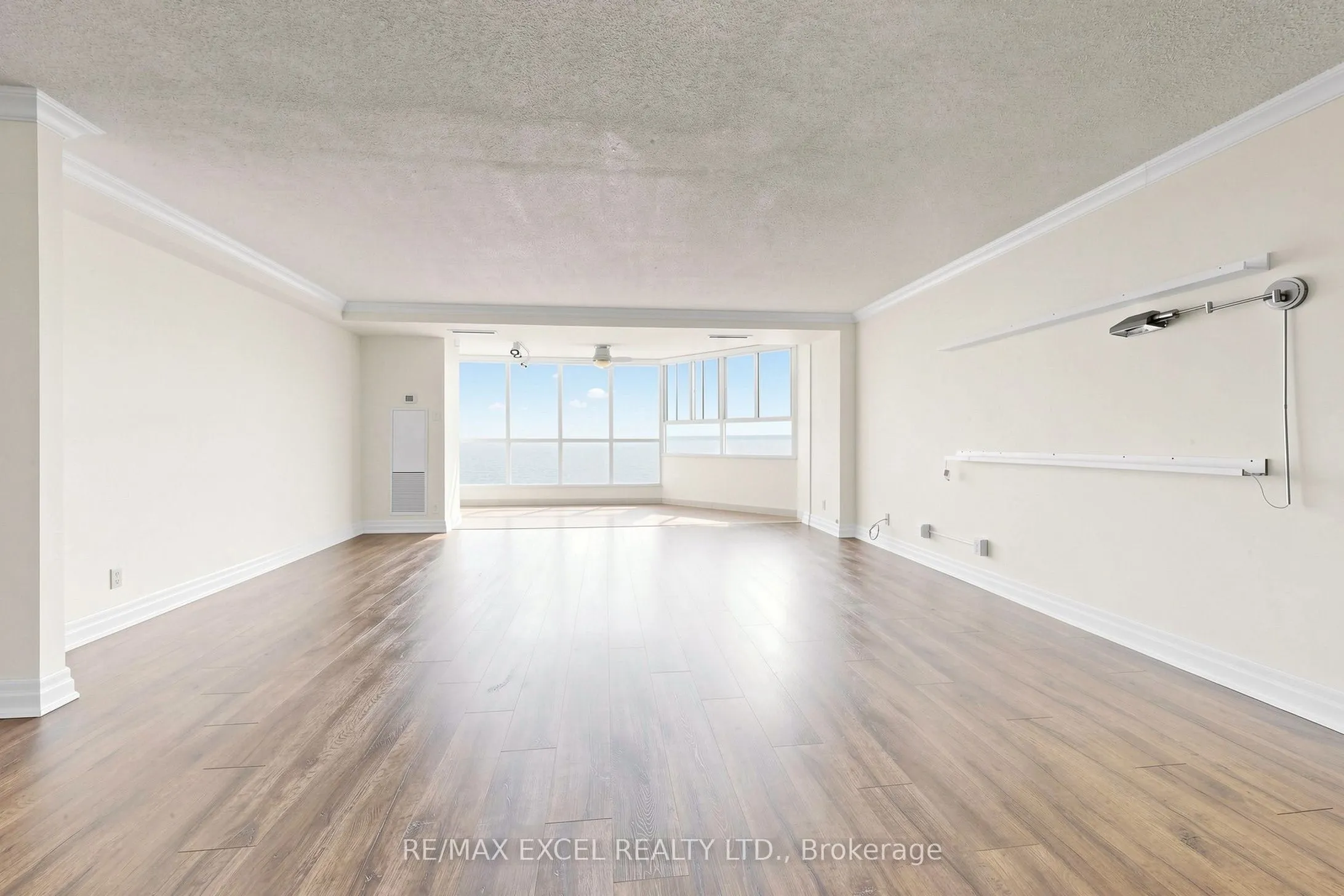 5280 Lakeshore Road #607